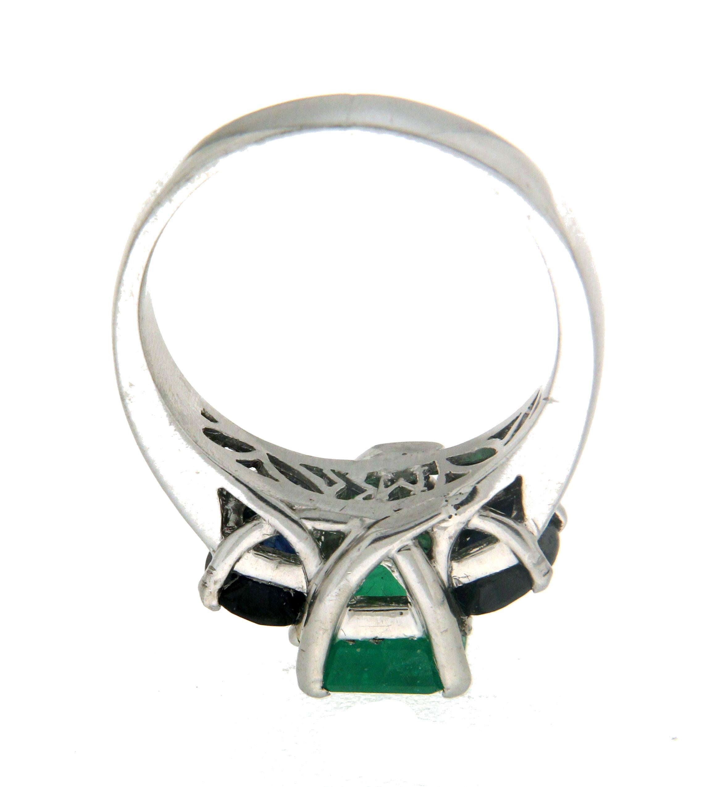 Handcraft Emerald 18 Karat White Gold Sapphires Cocktail Ring For Sale 3
