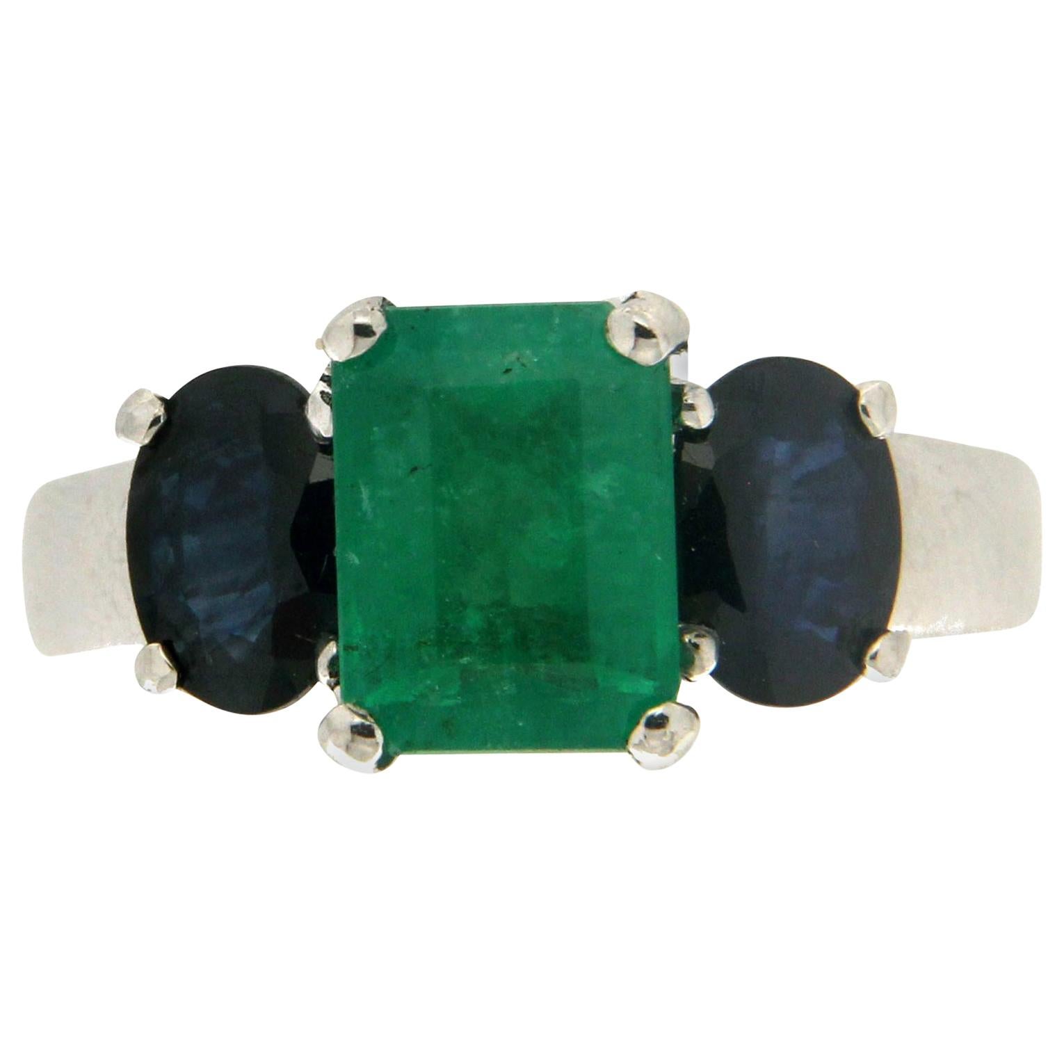 Handcraft Emerald 18 Karat White Gold Sapphires Cocktail Ring