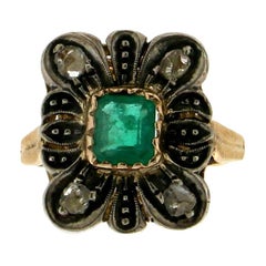 Handcraft Emerald 18 Karat Yellow Gold and Silver Diamonds Cocktail Ring