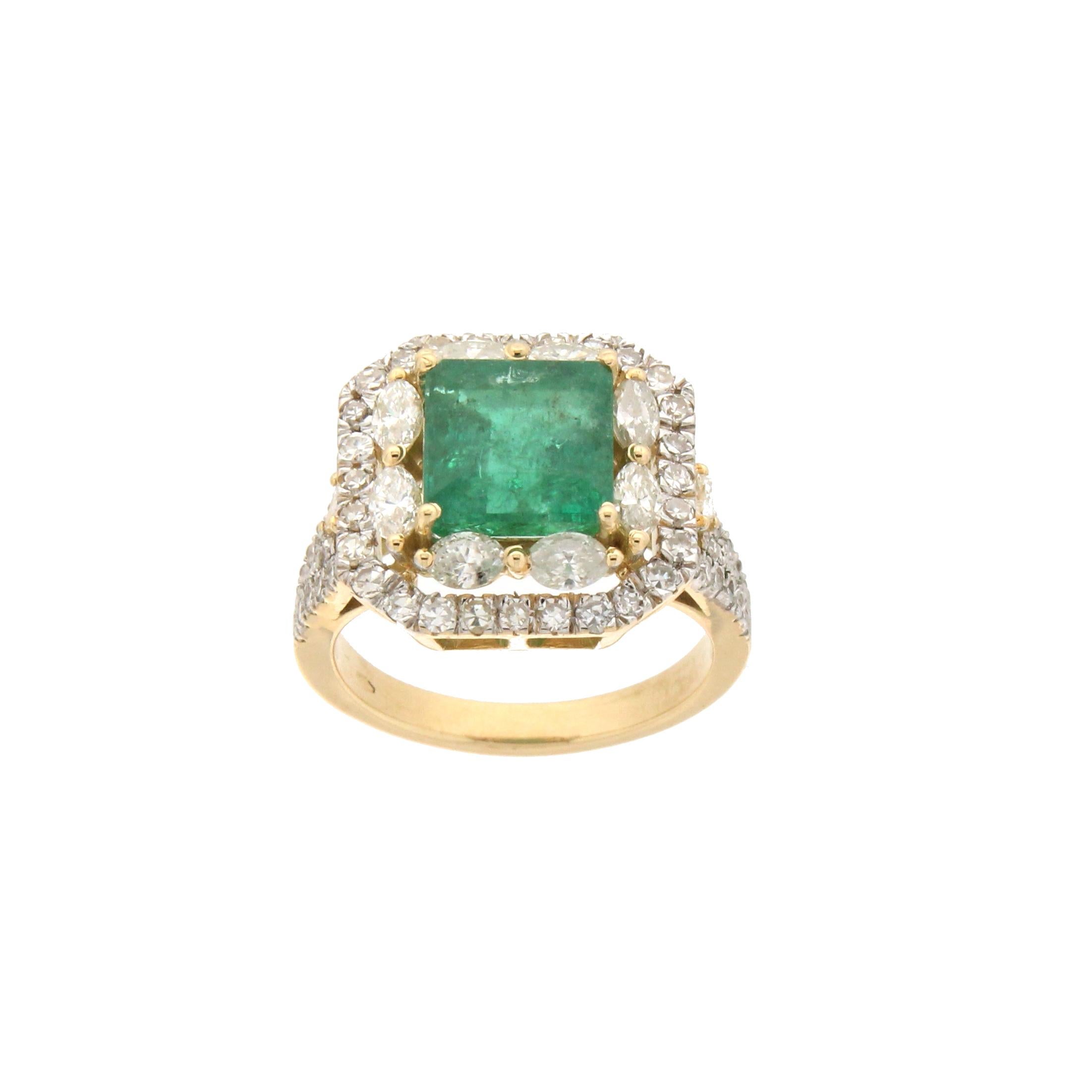 Handcraft Emerald 18 Karat Yellow Gold Diamonds Cocktail Ring In New Condition In Marcianise, IT