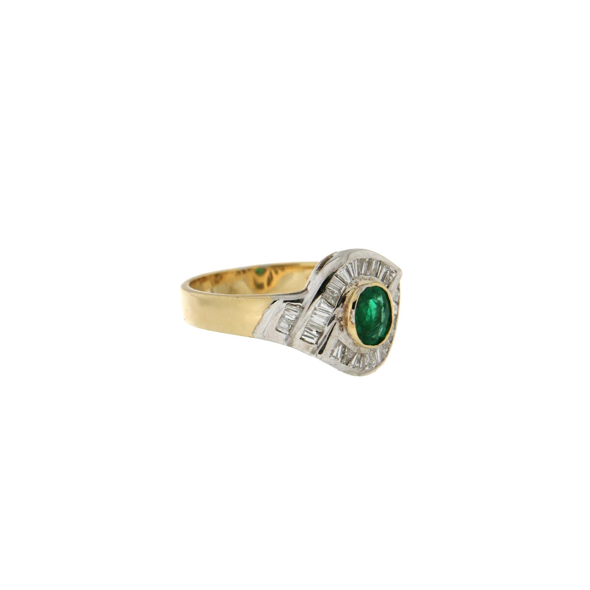 Handcraft Emerald 18 Karat Yellow Gold Diamonds Cocktail Ring In New Condition For Sale In Marcianise, IT
