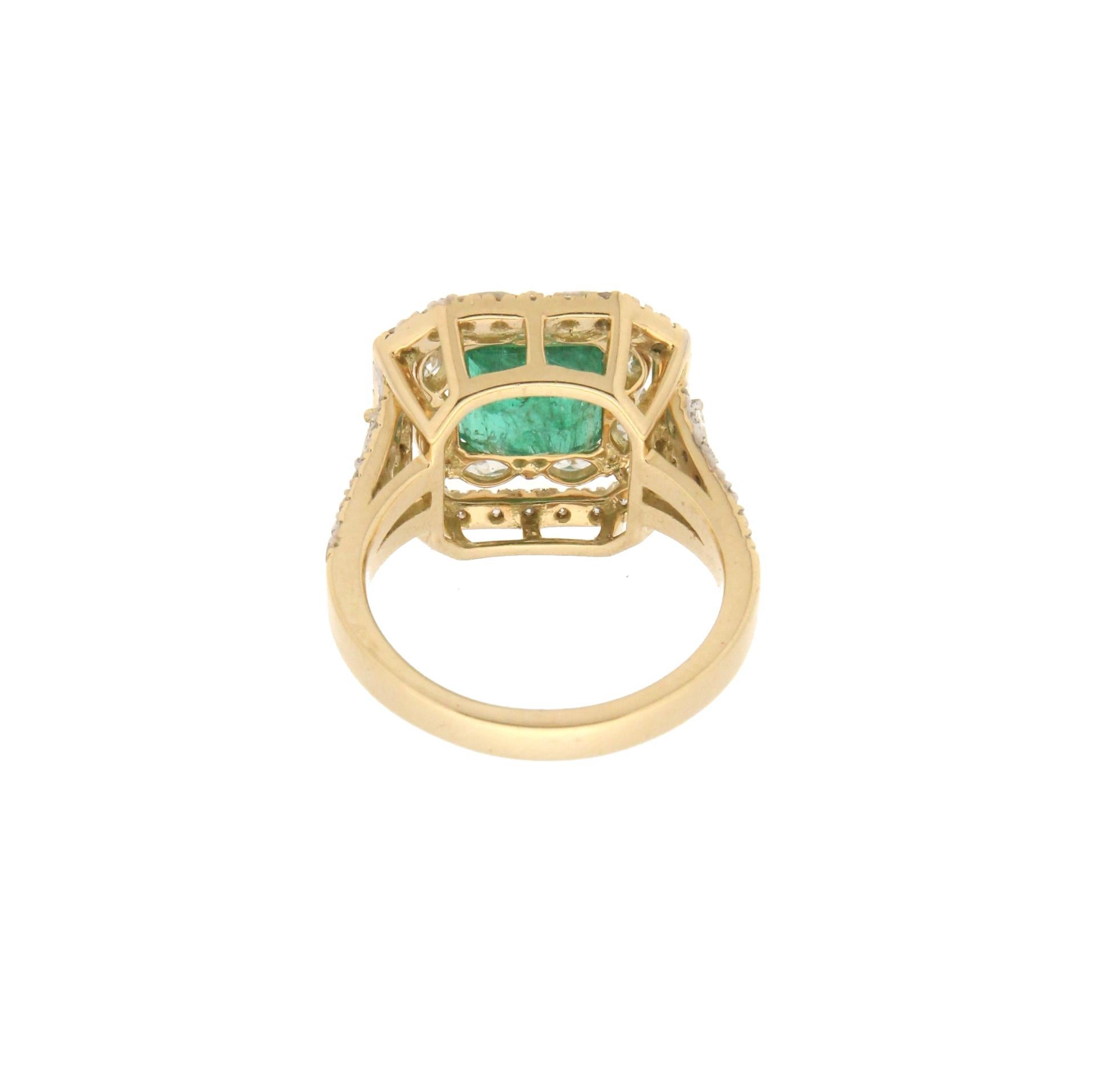 Women's Handcraft Emerald 18 Karat Yellow Gold Diamonds Cocktail Ring