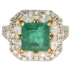 Handcraft Emerald 18 Karat Yellow Gold Diamonds Cocktail Ring