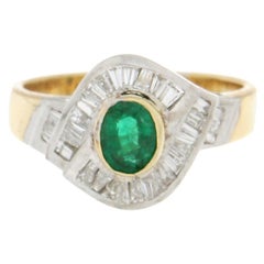 Vintage Handcraft Emerald 18 Karat Yellow Gold Diamonds Cocktail Ring