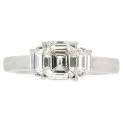 Anillo de compromiso artesanal de oro blanco de 18 quilates con diamantes talla esmeralda
