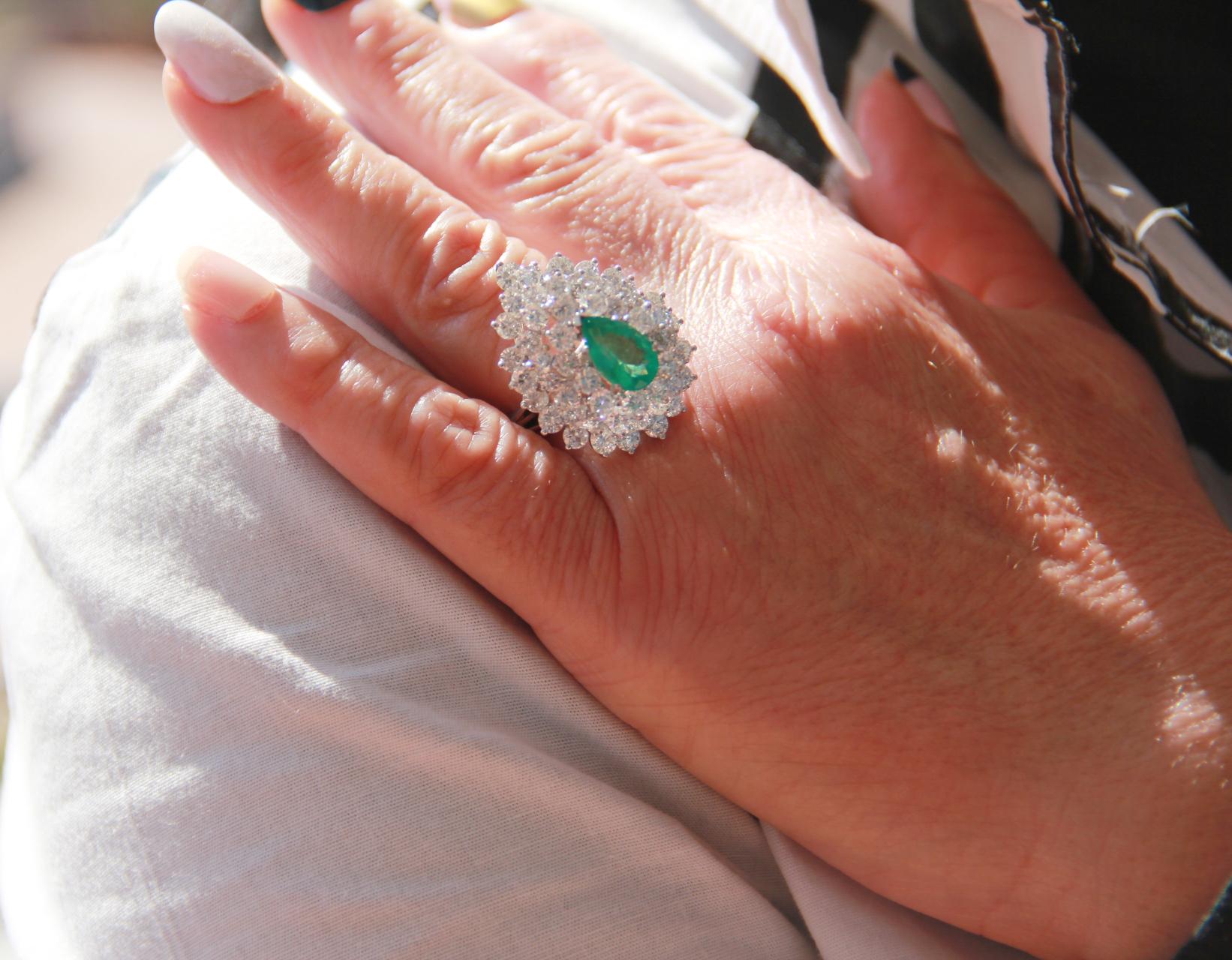 Handcraft Emerald Diamond Cluster Platinum Ring 9