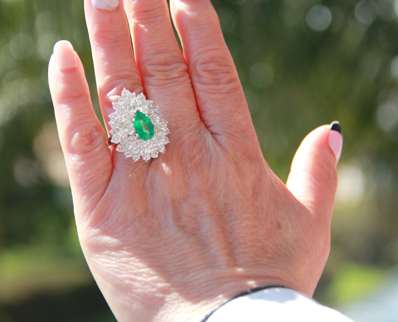 Handcraft Emerald Diamond Cluster Platinum Ring 12