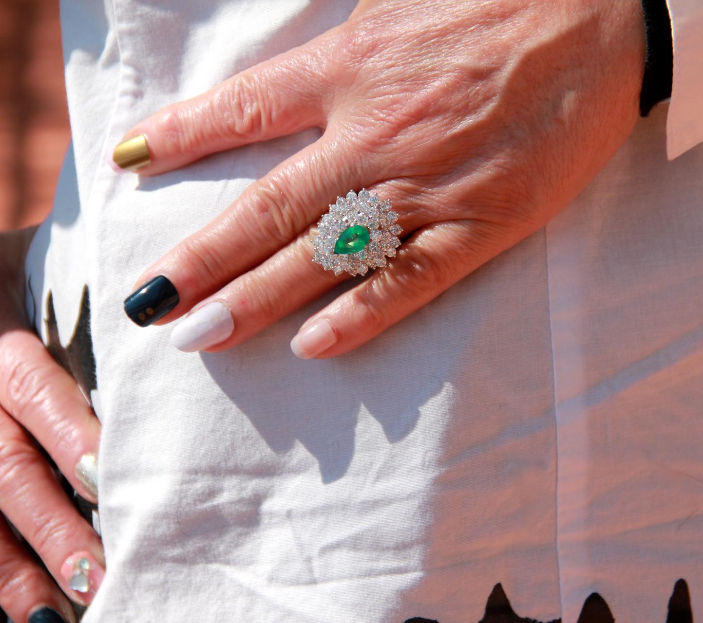 Handcraft Emerald Diamond Cluster Platinum Ring 13