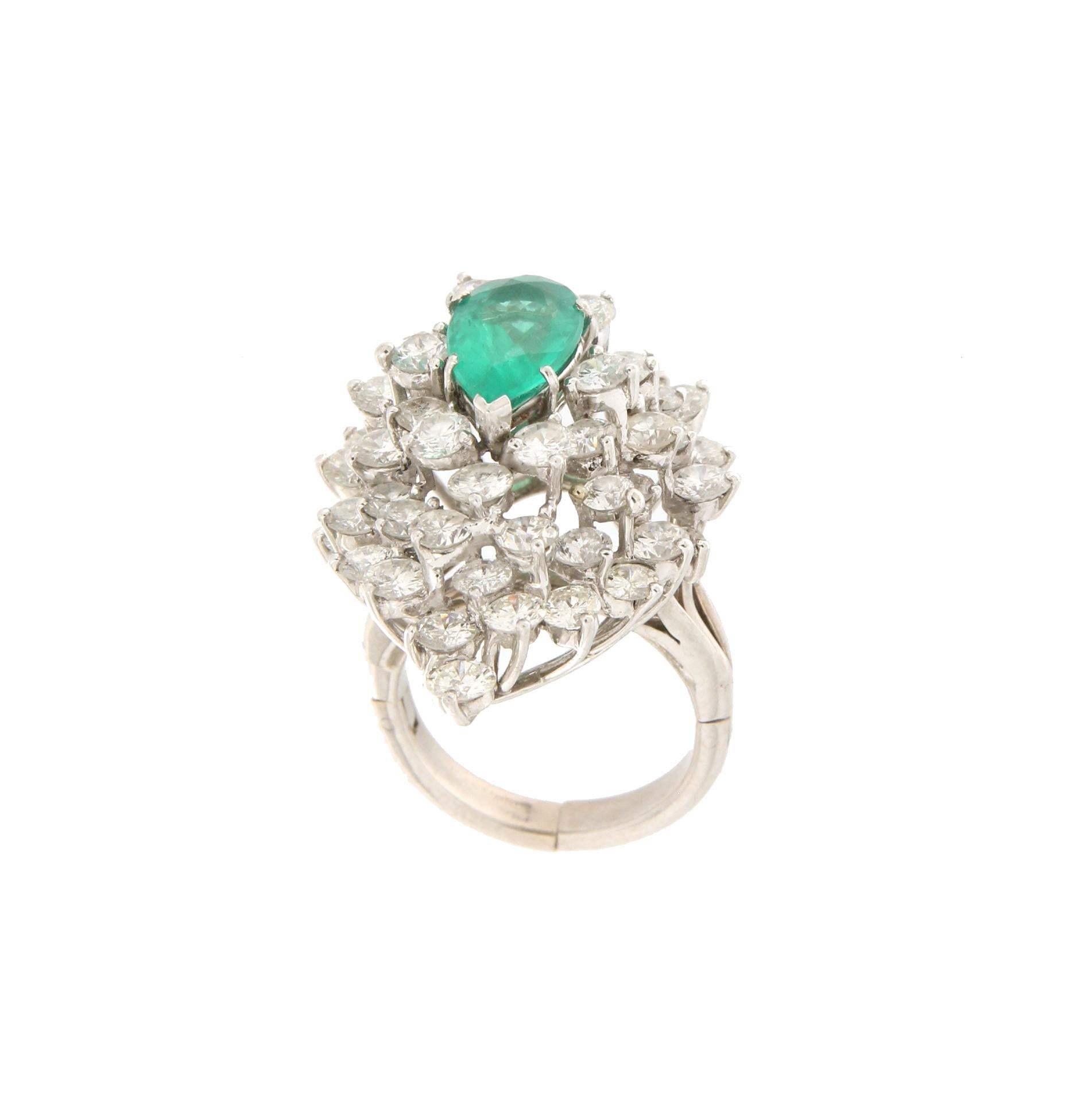 Handcraft Emerald Diamond Cluster Platinum Ring In New Condition In Marcianise, IT