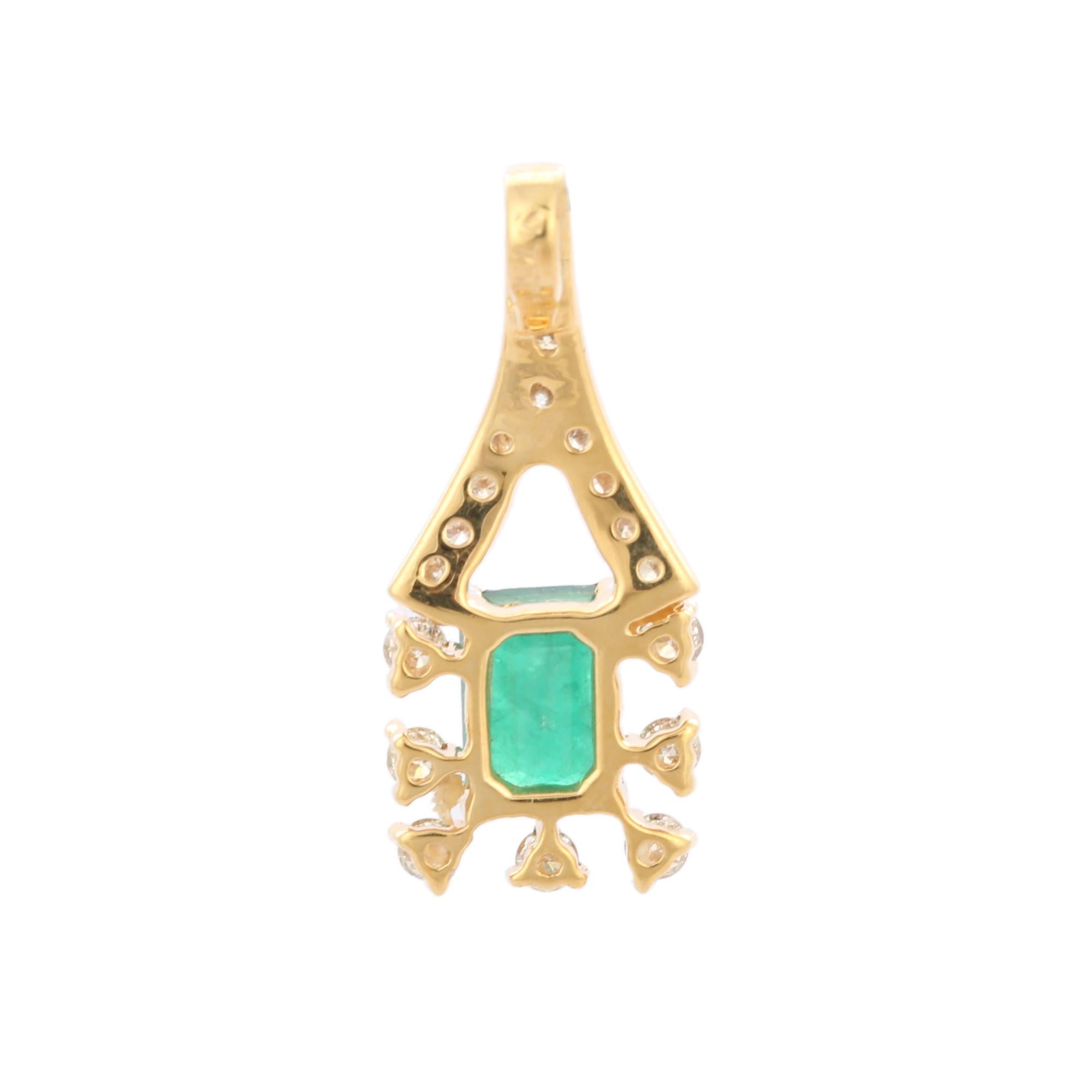 Handgefertigter Smaragd-Anhänger mit Diamanten aus 18 Karat Gelbgold  (Achteckschliff) im Angebot