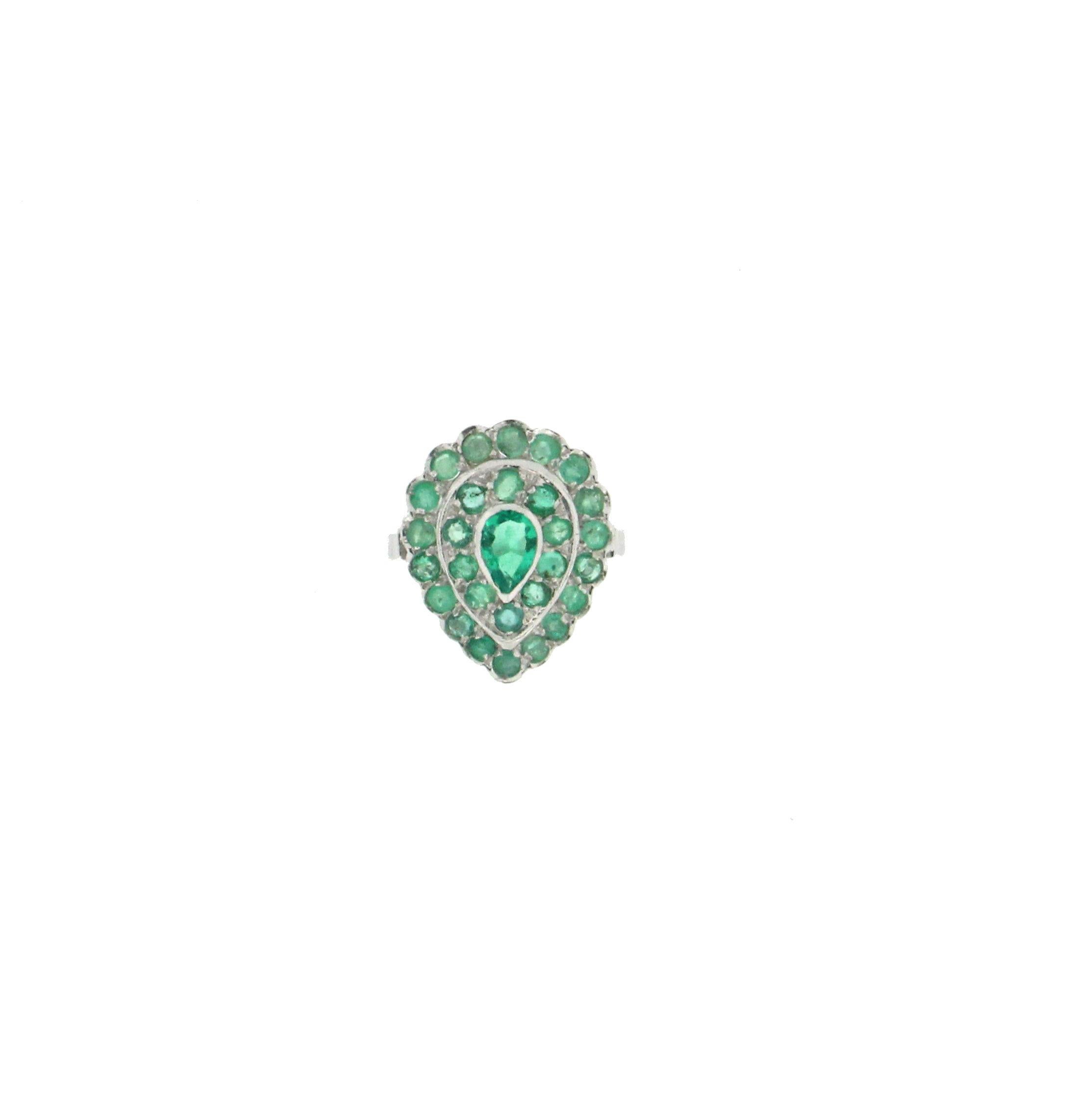 Handcraft Emeralds 18 Karat White Gold Cocktail Ring For Sale 1