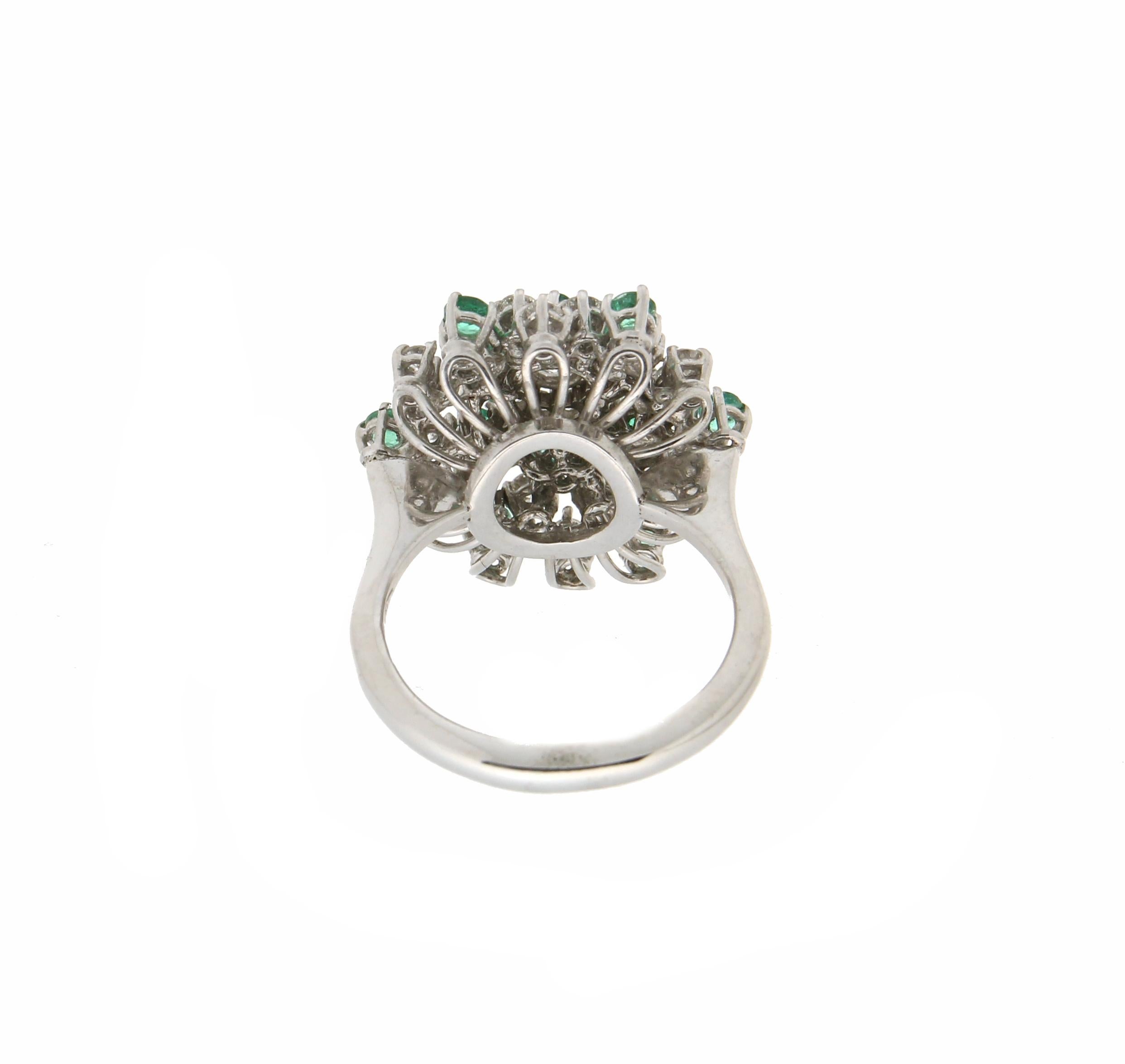 Handcraft Emeralds 18 Karat White Gold Diamonds Cocktail Ring In New Condition For Sale In Marcianise, IT