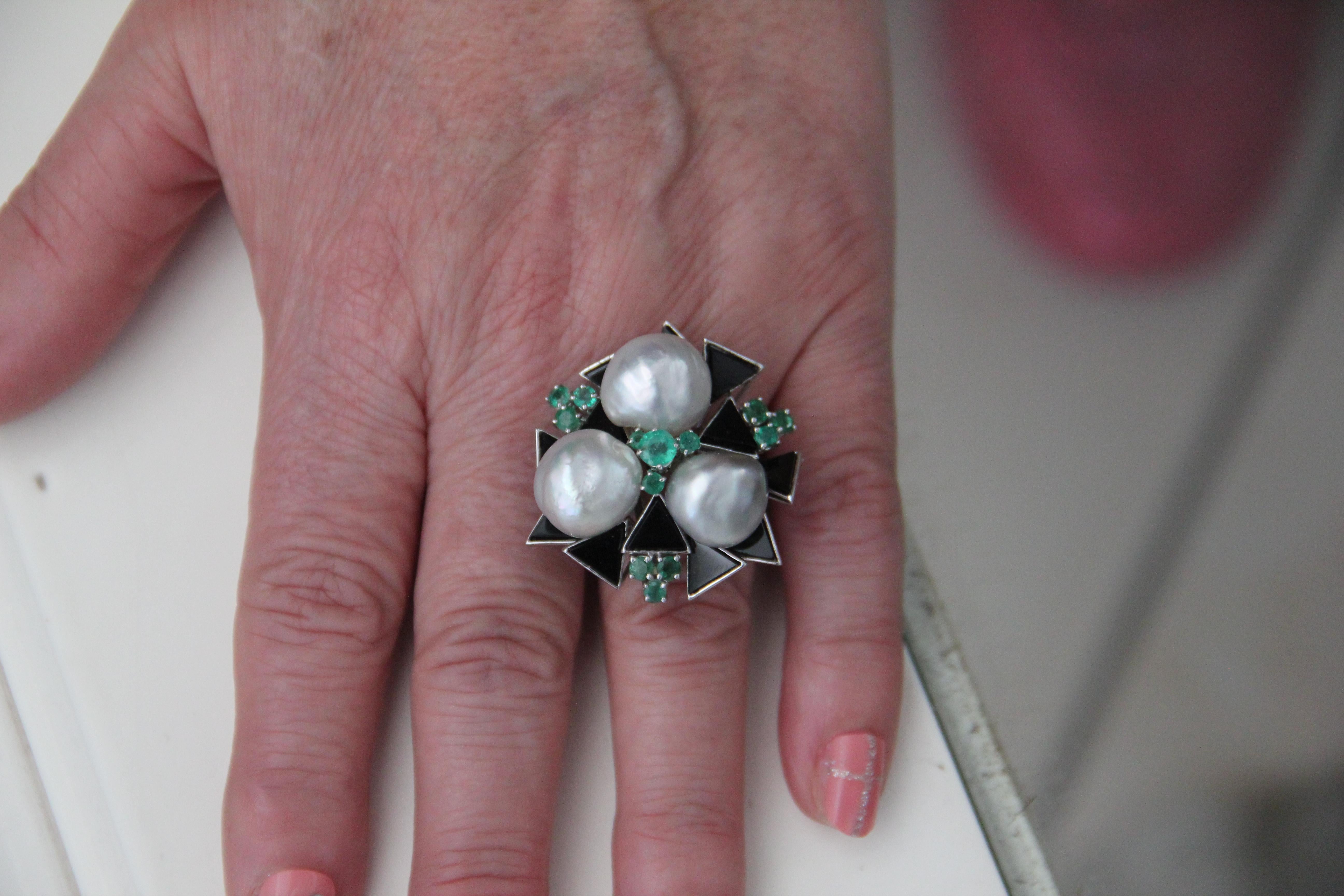 Handcraft Baroque Pearls 18 Karat White Gold Onyx Emerald Cocktail Ring In New Condition For Sale In Marcianise, IT