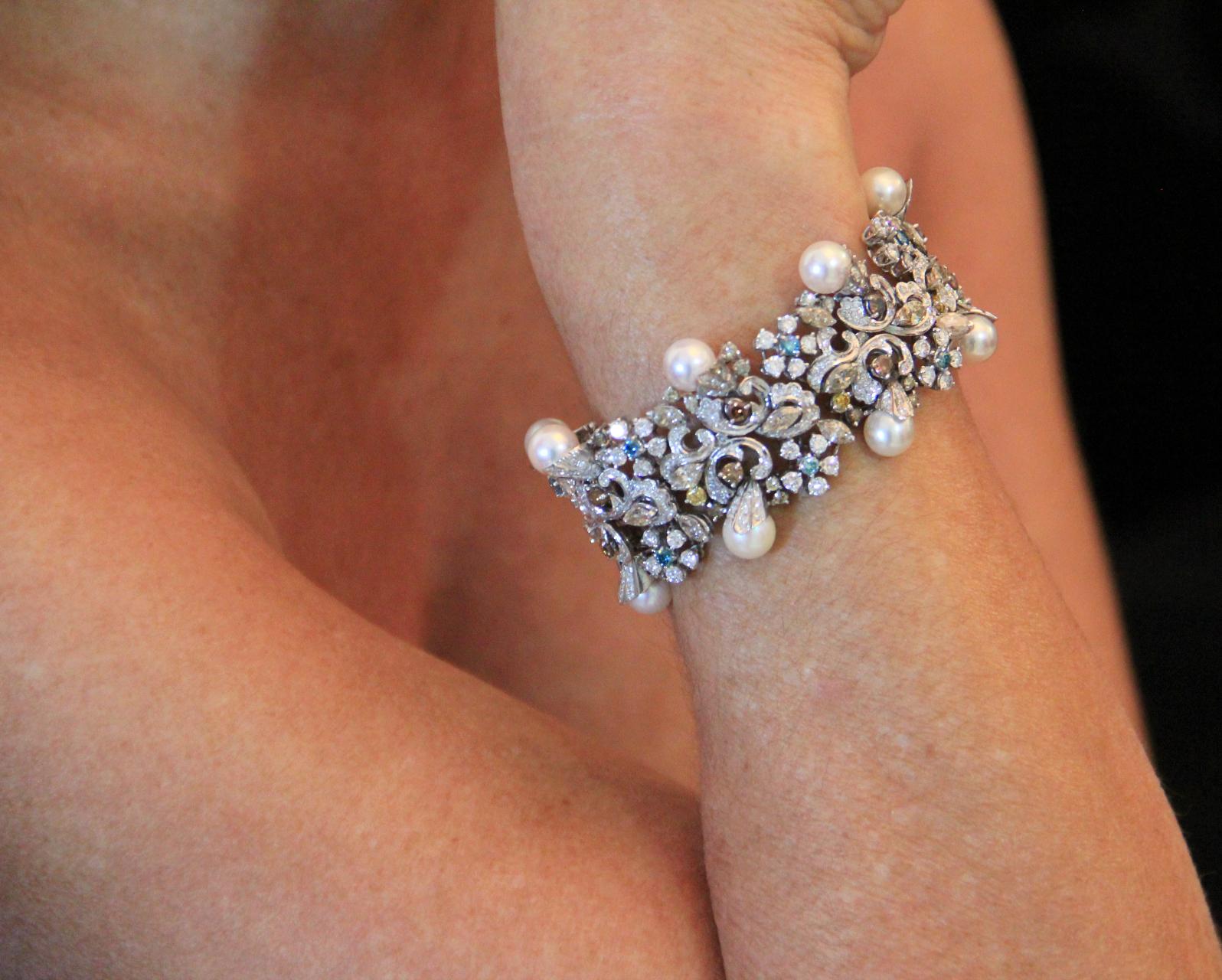 Handcraft Fancy Diamonds 18 Karat White Gold Japan Pearls Cuff Bracelet 5