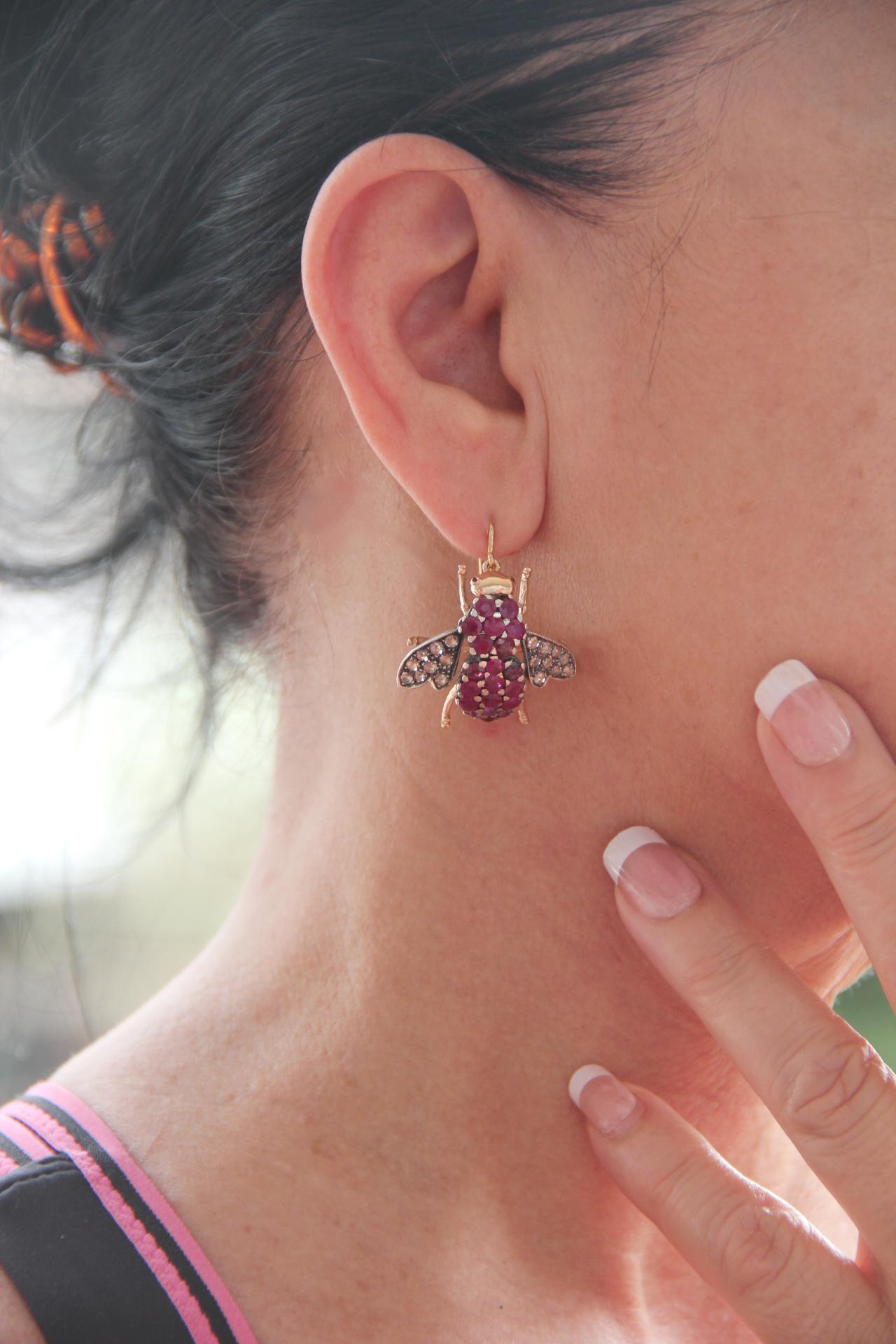 Pendants d'oreilles en or jaune 14 carats avec diamants et rubis Flies, fabrication artisanale Pour femmes en vente