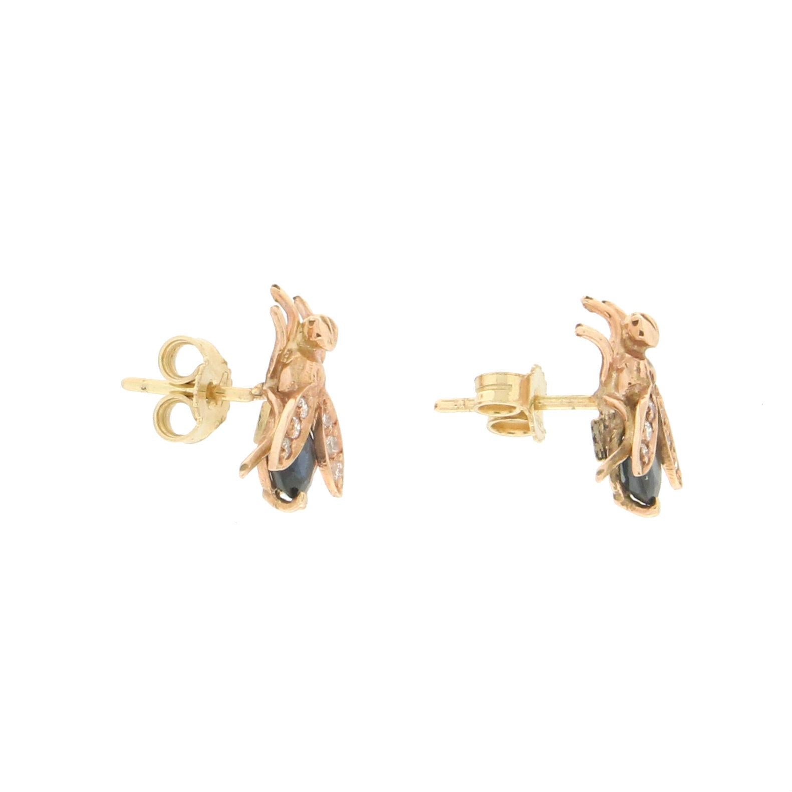 Beautiful earrings of small flies made in 14 karat gold  with precision and entirely by hand by our skilled artisans.
The flies have a particular meaning in the culture of the jewel, the legend tells that they were worn by the Egyptians to be