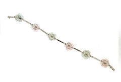 Bracelet manchette artisanal de fleurs en or blanc 18 carats, quartz et diamants