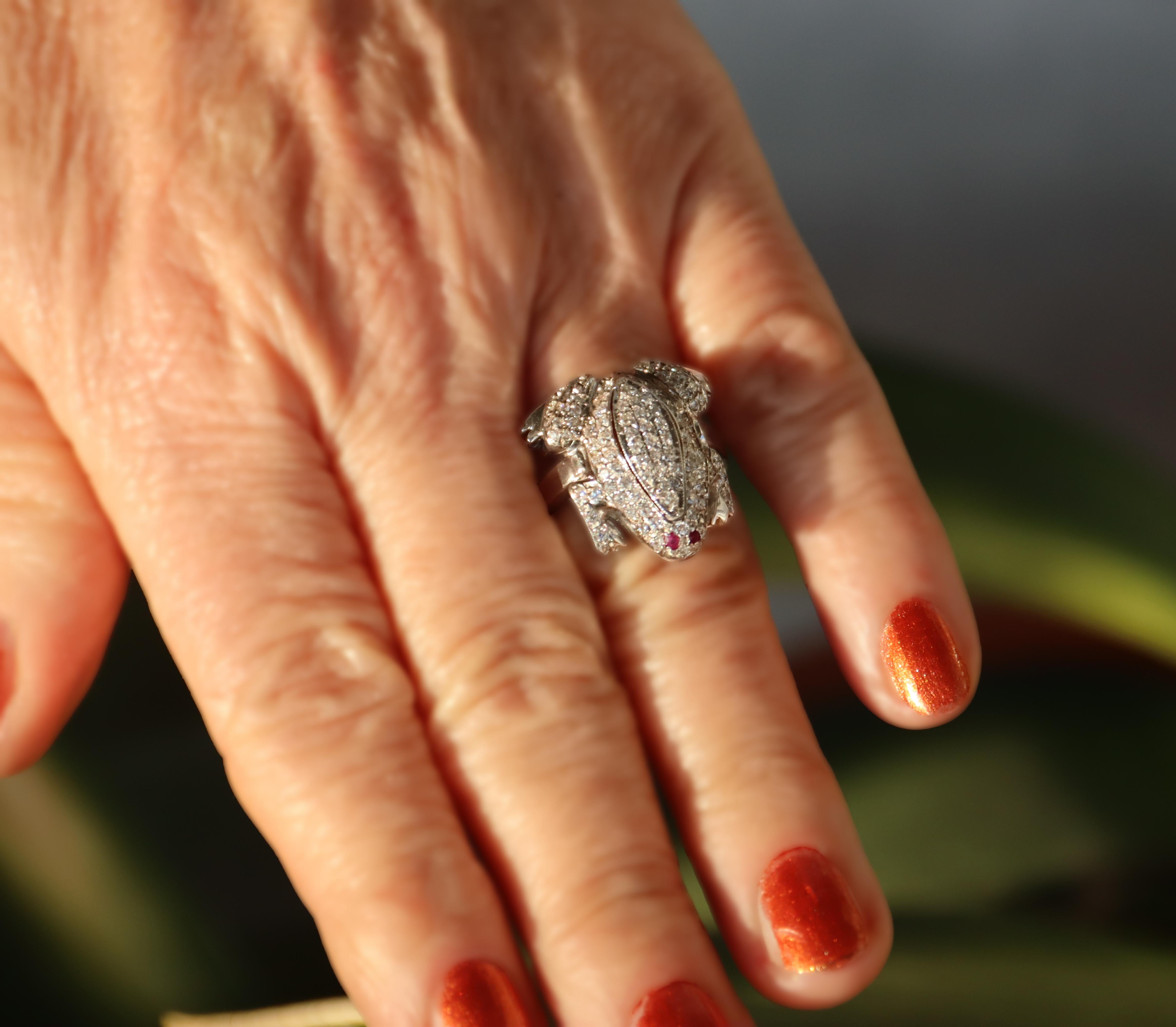 Handcraft Frog 18 Karat White Gold Diamonds Cocktail Ring For Sale 2