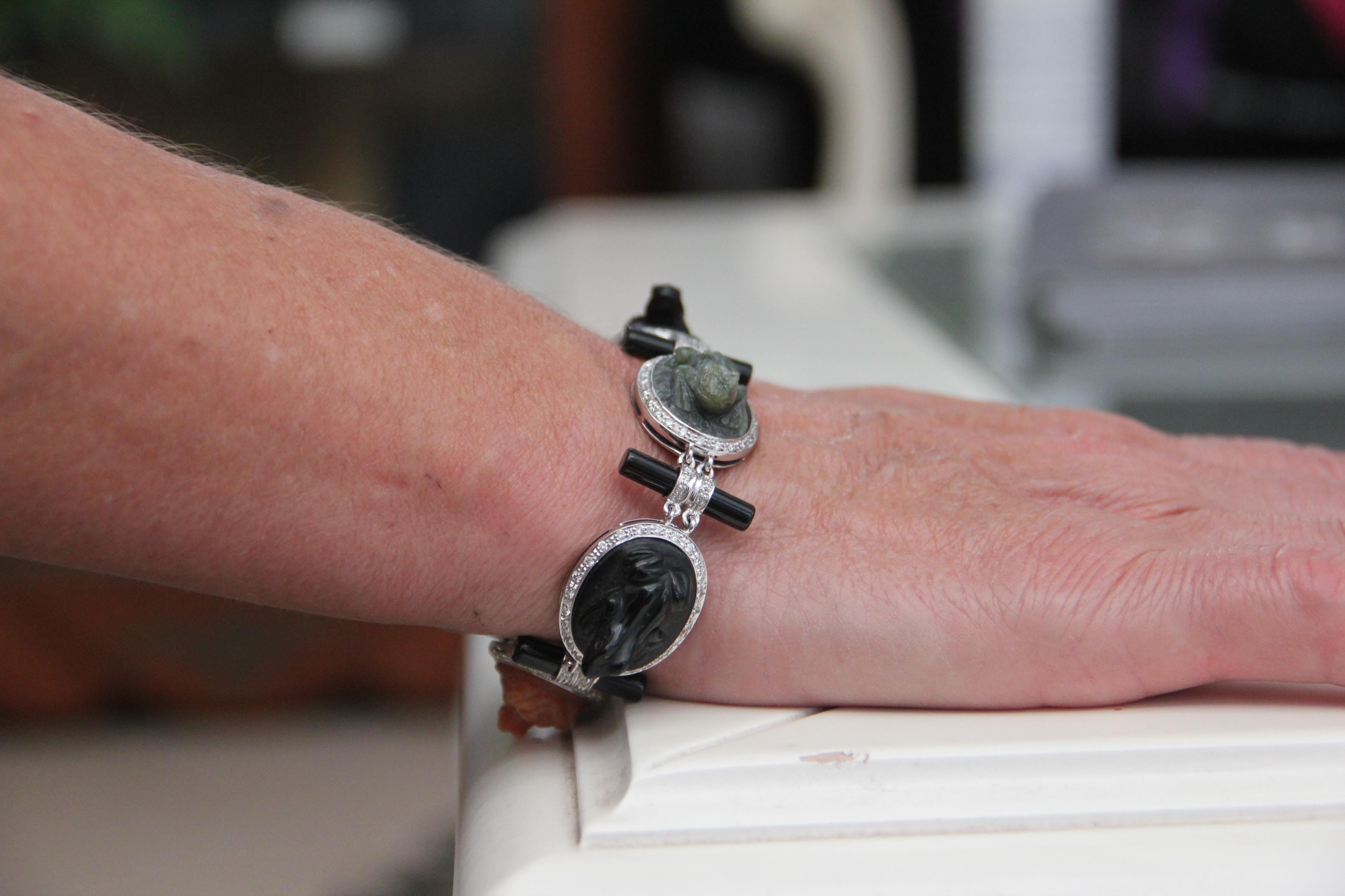 Bracciale a forma di rana in oro bianco 18 carati con diamanti e onice in vendita 2