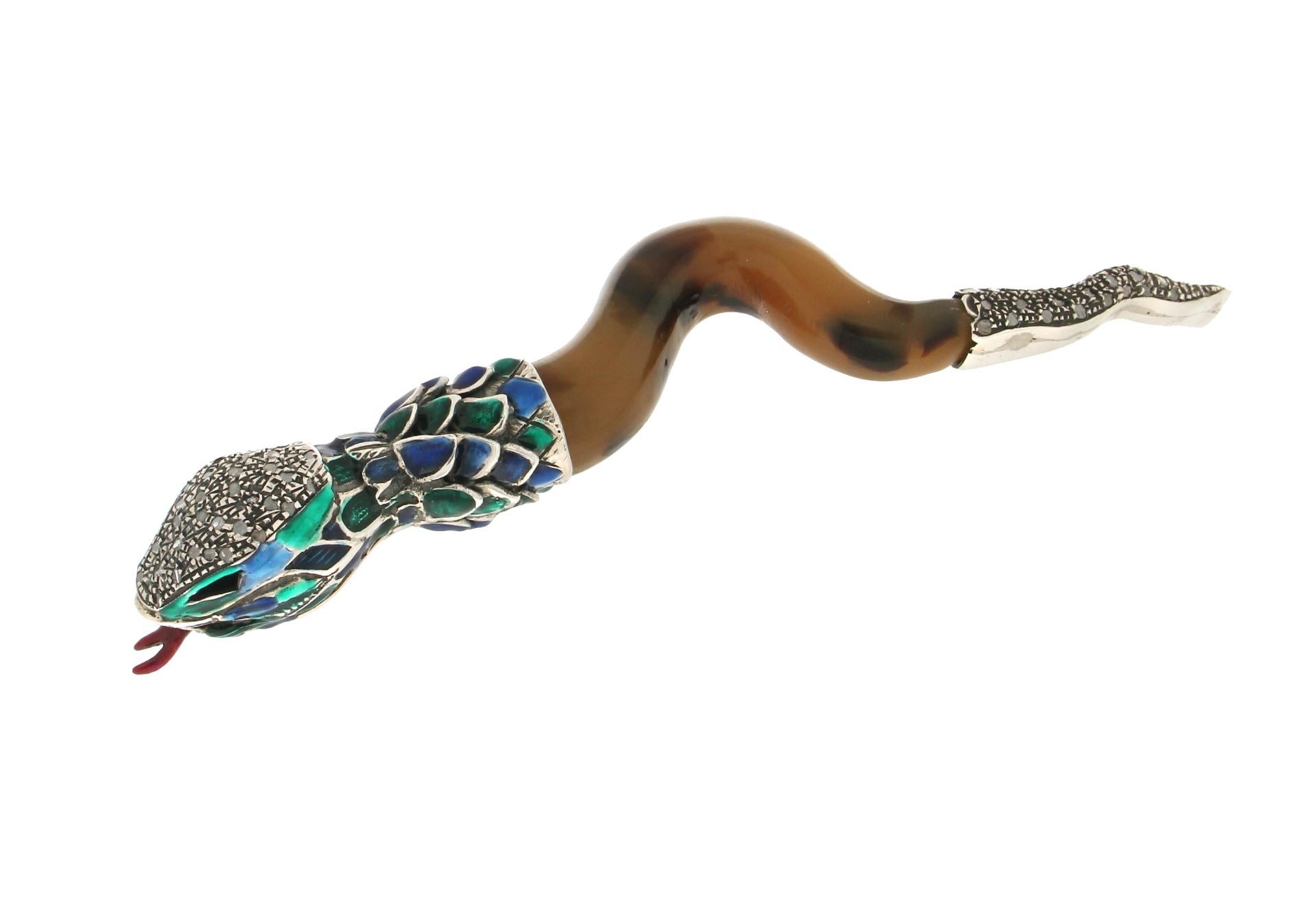 Taille vieille Europe Collier pendentif artisanal serpent Galalith en or jaune 9 carats et diamants en vente