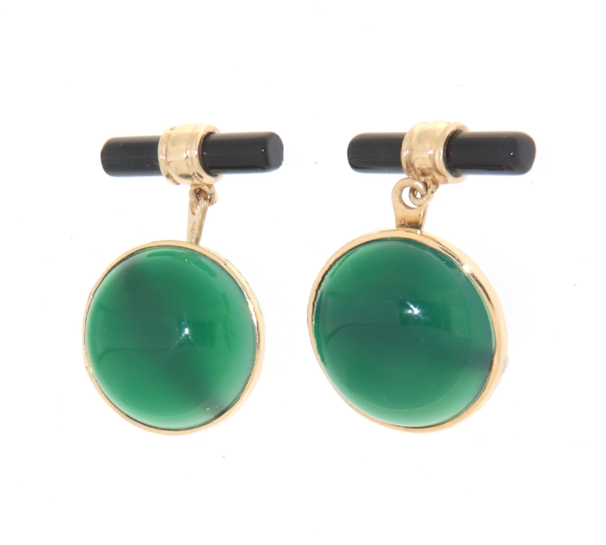 Beautiful cuffs handmade by expert craftsmen, in 14K yellow gold and green agate.

The barrels are made of green agate

The total weight of the cuffs corresponds to 11.90 grams