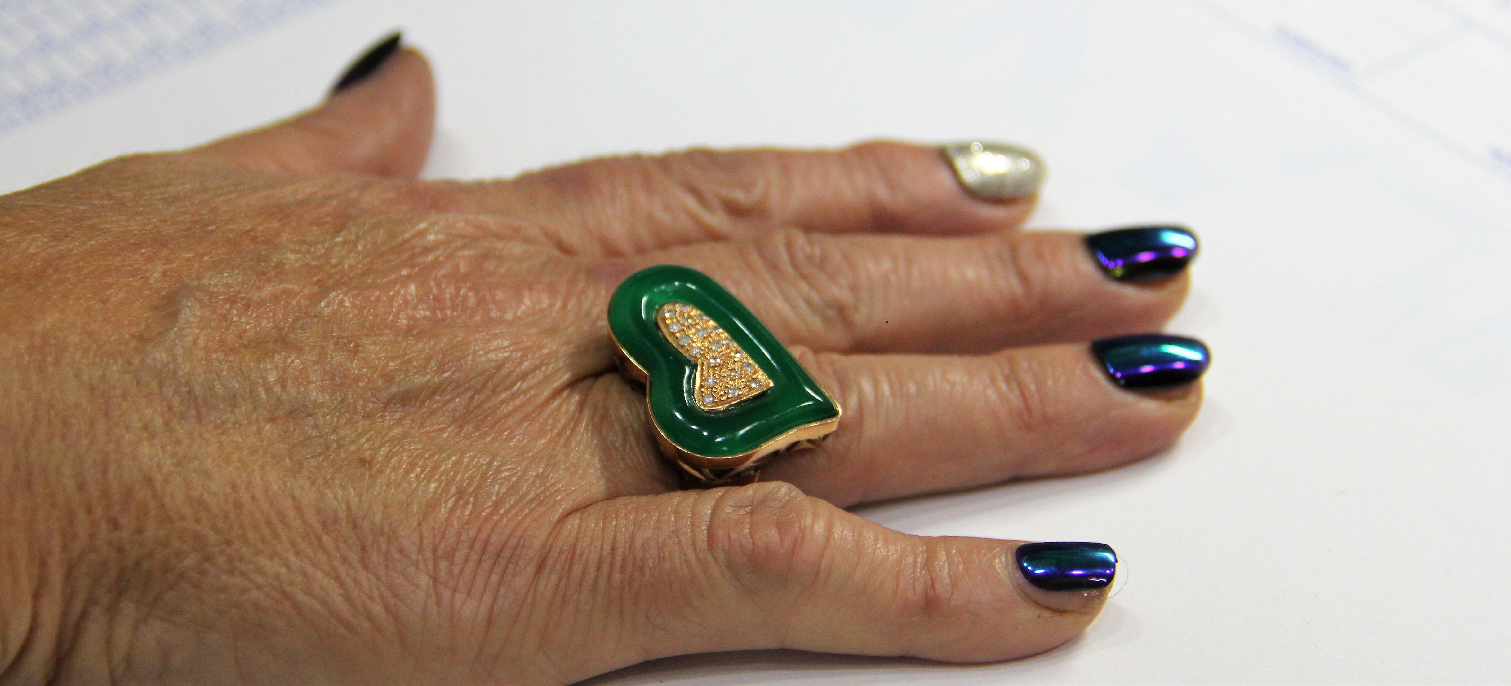 Handcraft Green Agate 18 Karat Yellow Gold Diamonds Cocktail Ring For Sale 4