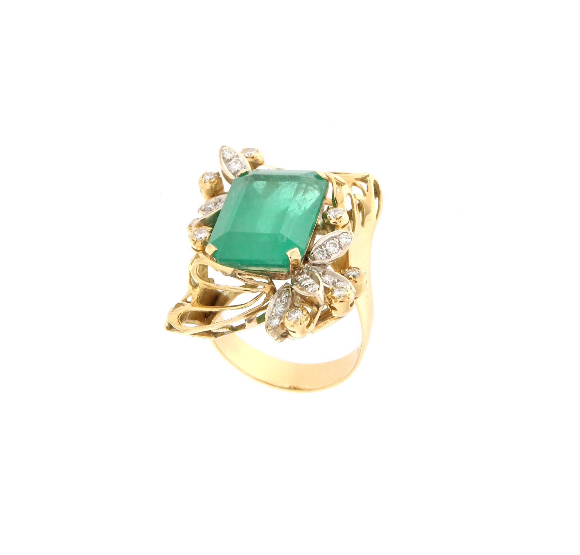 Brilliant Cut Handcraft Green Emerald Yellow Gold Diamonds Cocktail Ring