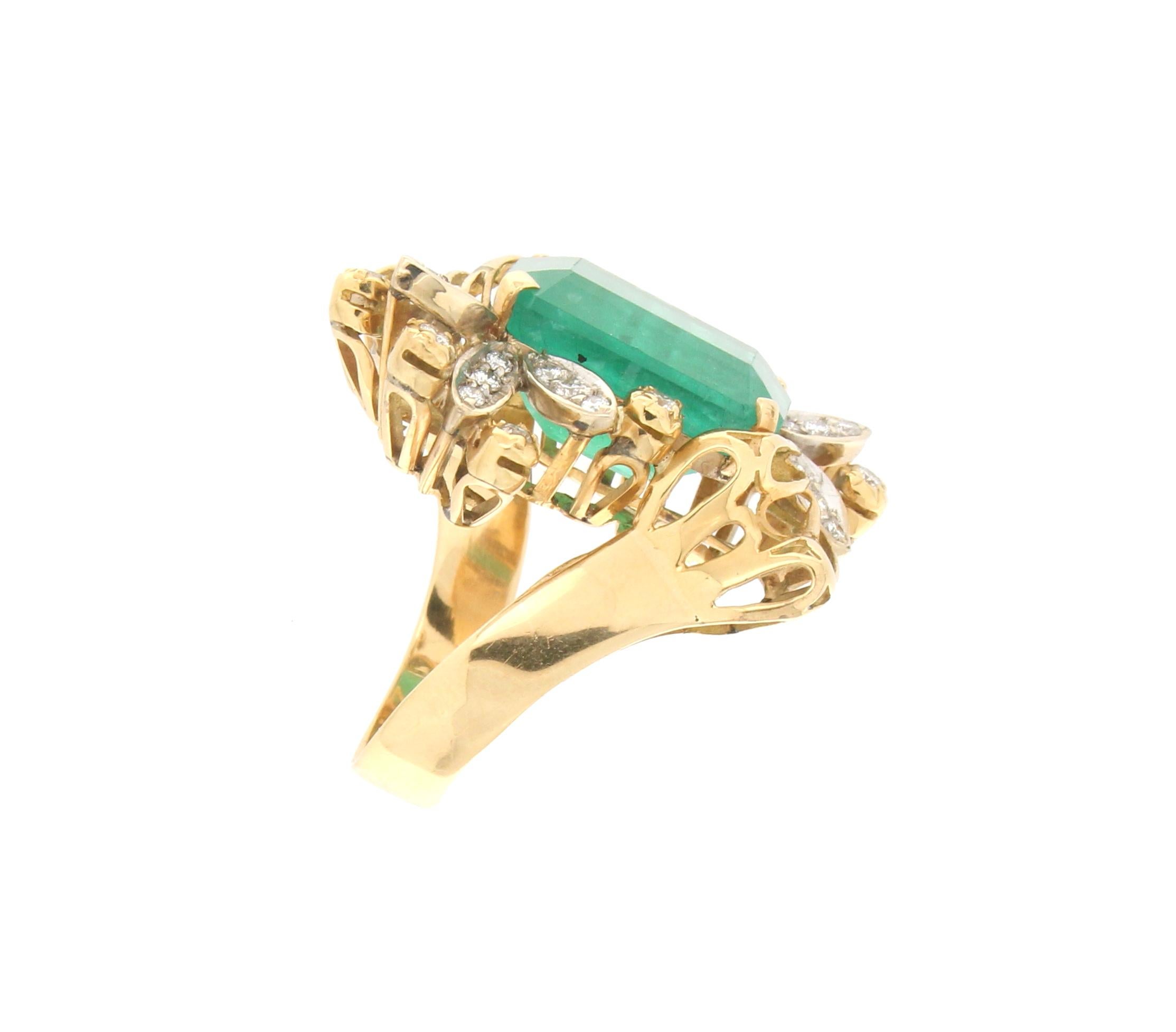 Women's Handcraft Green Emerald Yellow Gold Diamonds Cocktail Ring