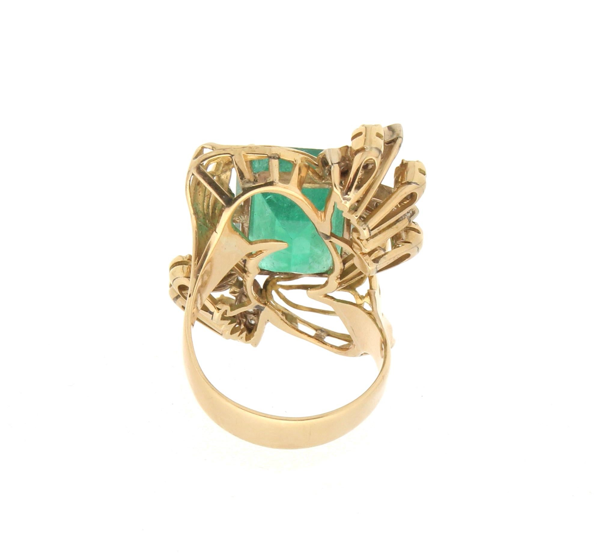 Handcraft Green Emerald Yellow Gold Diamonds Cocktail Ring 2