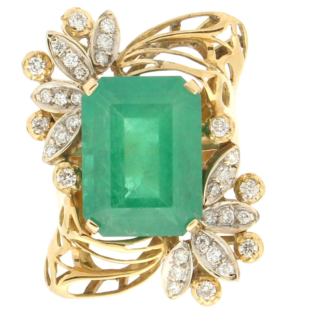 Handcraft Green Emerald Yellow Gold Diamonds Cocktail Ring