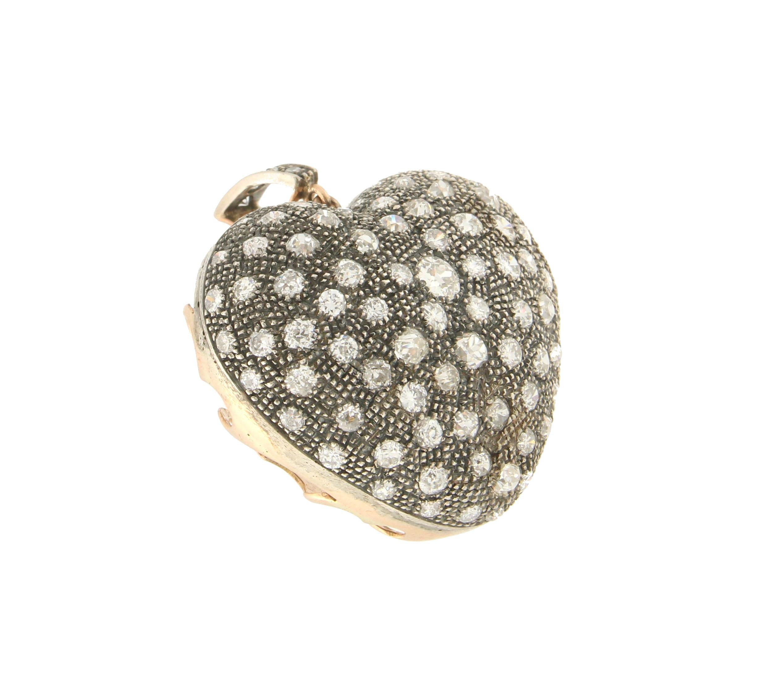 Brilliant Cut Handcraft Heart 14 Karat Yellow Gold Diamonds Pendant Necklace For Sale