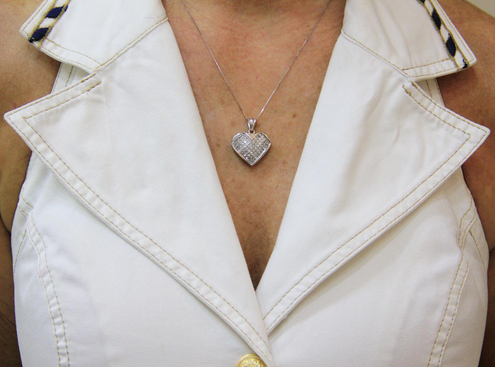 Women's Handcraft Heart 18 Karat White Gold Diamonds Pendant Necklace For Sale