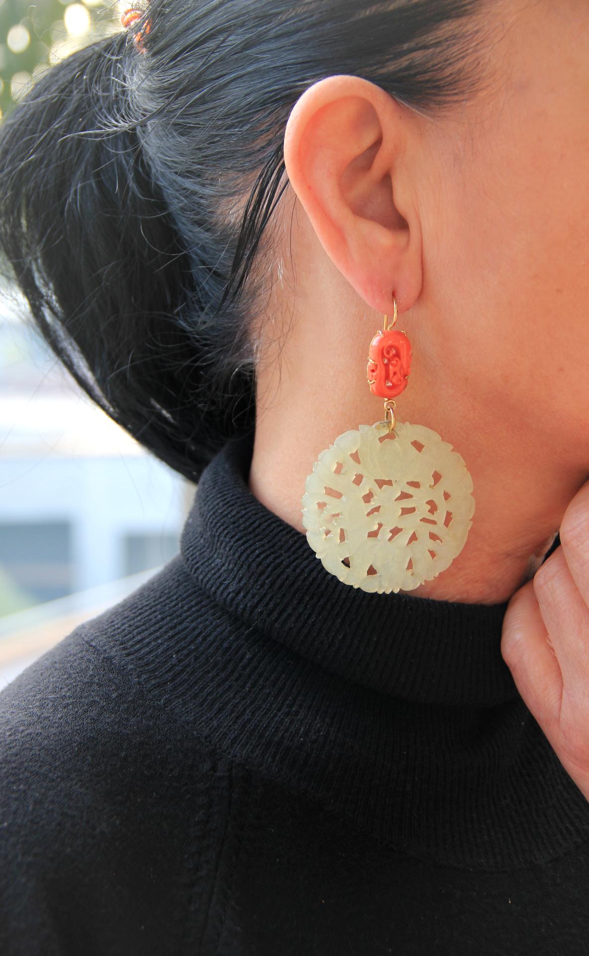 Handcraft Jade 18 Karat Yellow Gold Coral Drop Earrings In New Condition For Sale In Marcianise, IT