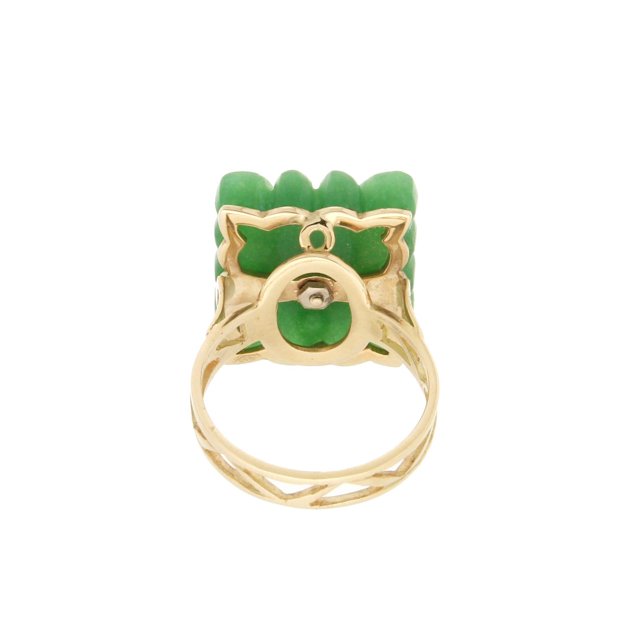 Handcraft Green Agate 18 Karat Yellow Gold Diamonds Cocktail Ring For Sale 1