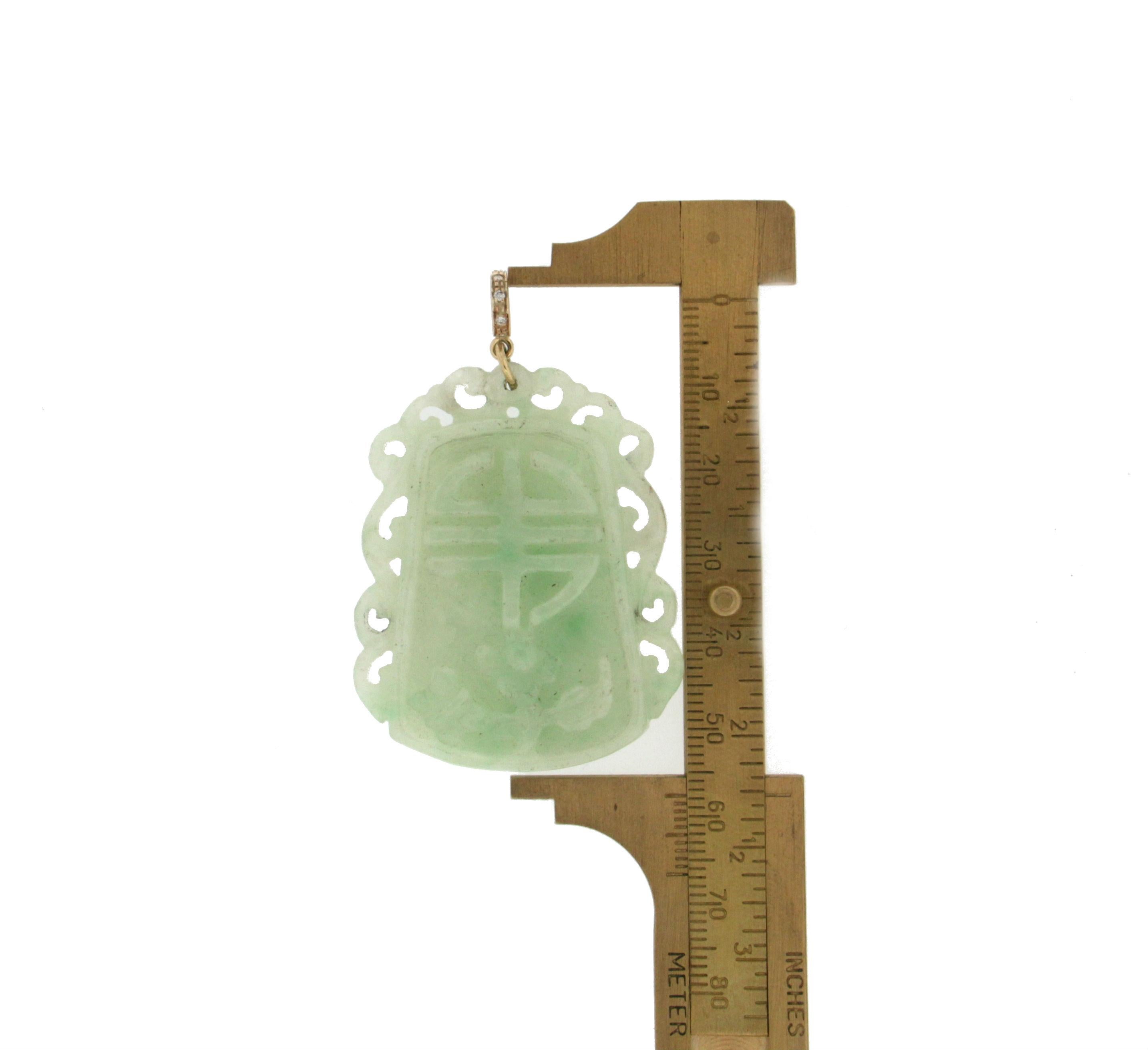 Handgefertigte Halskette aus Jade 14 Karat Gelbgold mit Diamanten-Anhänger (Kunsthandwerker*in) im Angebot