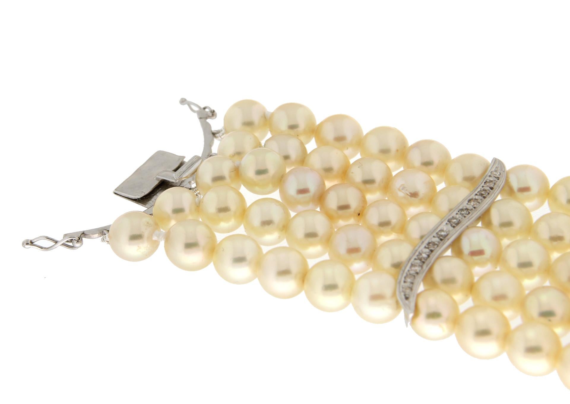 Handgefertigtes Manschettenarmband mit japanischen Perlen, 18 Karat Weißgold, Diamanten und Rubinen im Angebot 1