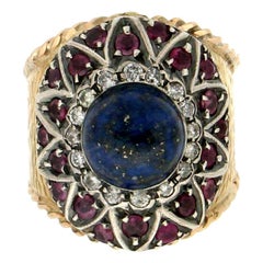 Handgefertigter Cocktail-Ring, Lapislazuli 14 Karat Gelbgold Diamanten Rubin