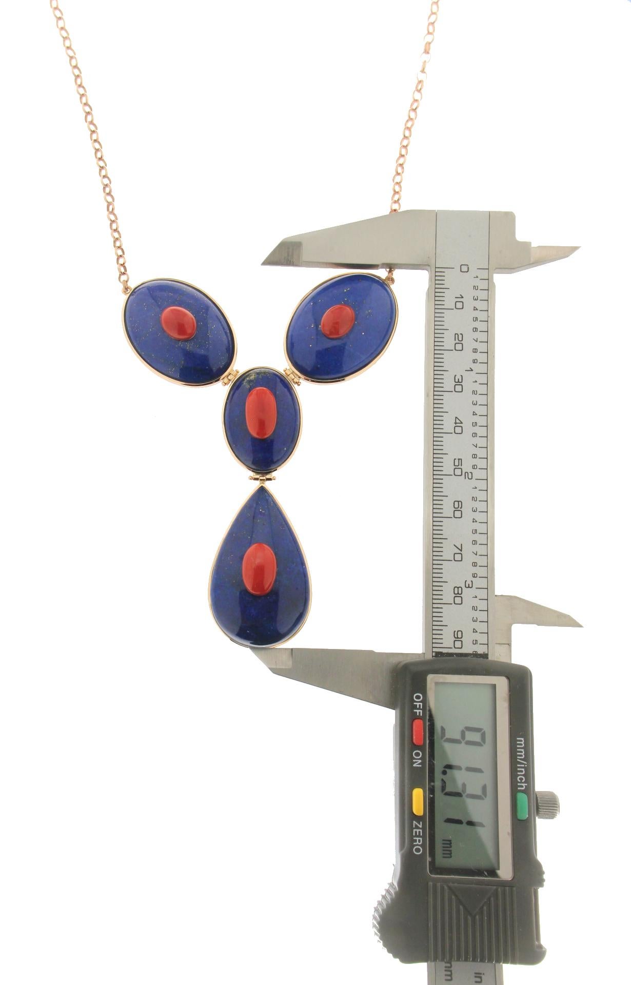 Collier à pendentifs en Lapis Lazuli et Corail de Sardaigne en or jaune 14 carats Handcraft en vente 1