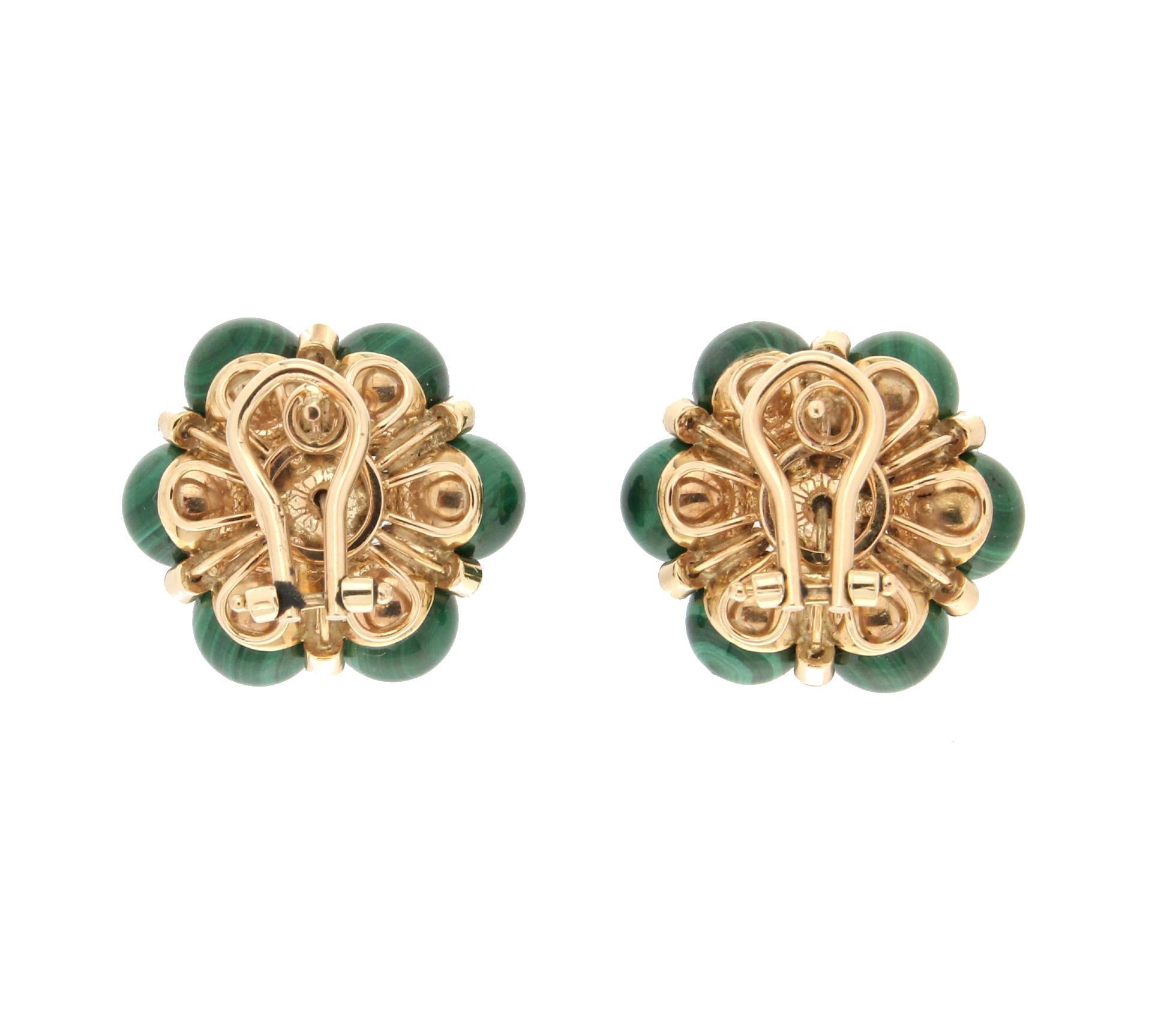 Clips d'oreilles artisanaux en or jaune 14 carats avec malachite et diamants Neuf - En vente à Marcianise, IT