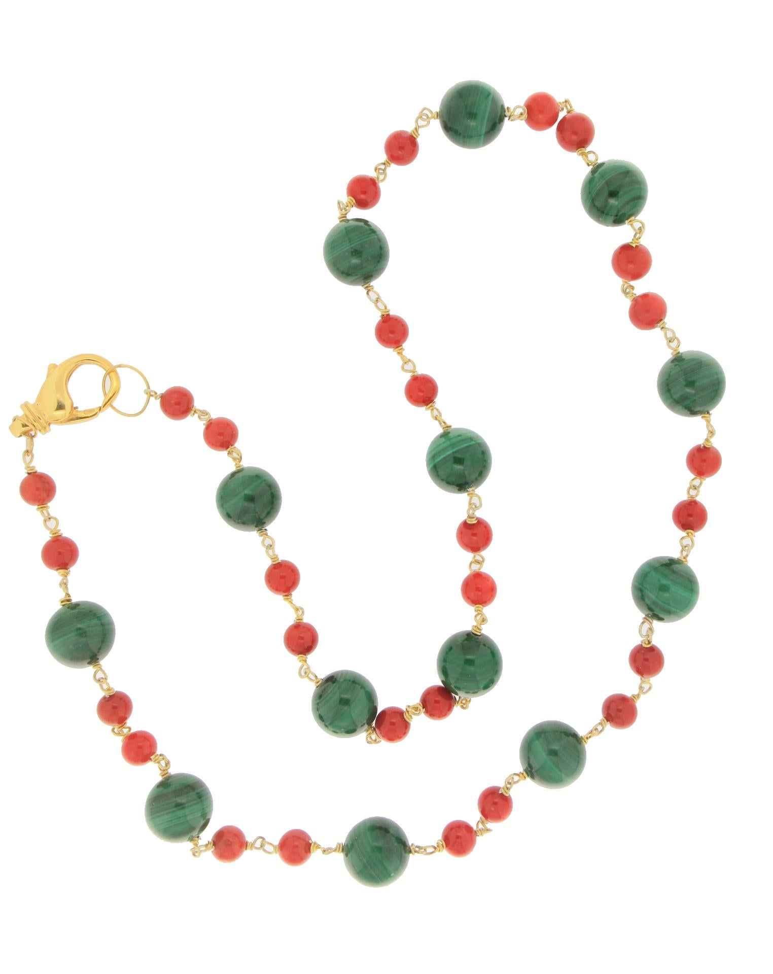 Women's Handcraft Malachite 18 Karat Yellow Gold Coral Beaded Necklace For Sale