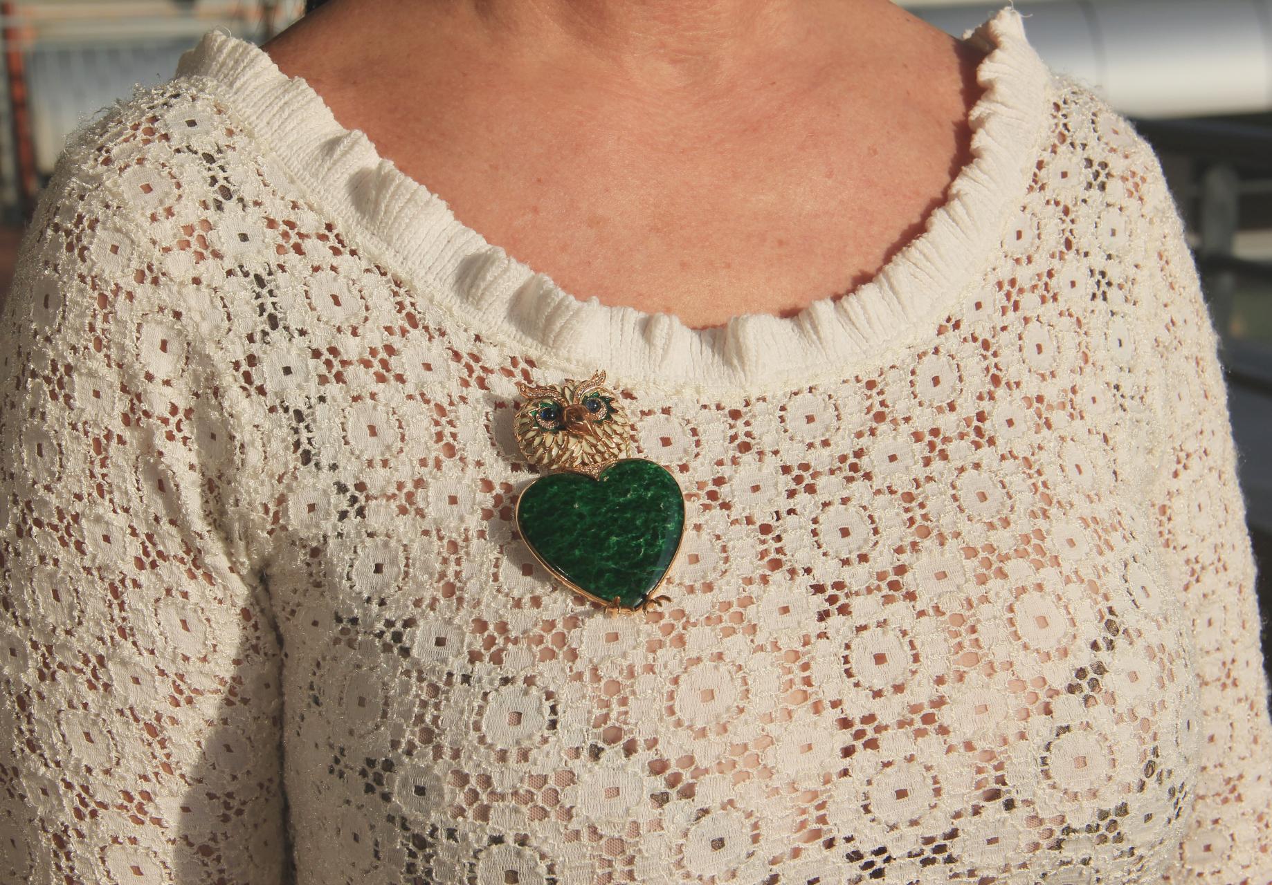Handcraft Malachite Owl 18 Karat Yellow Gold Diamonds Brooch For Sale 2