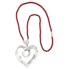 Handcraft Mother of Pearl Heart 18 Karat Yellow Gold Coral Bead Pendant Necklace