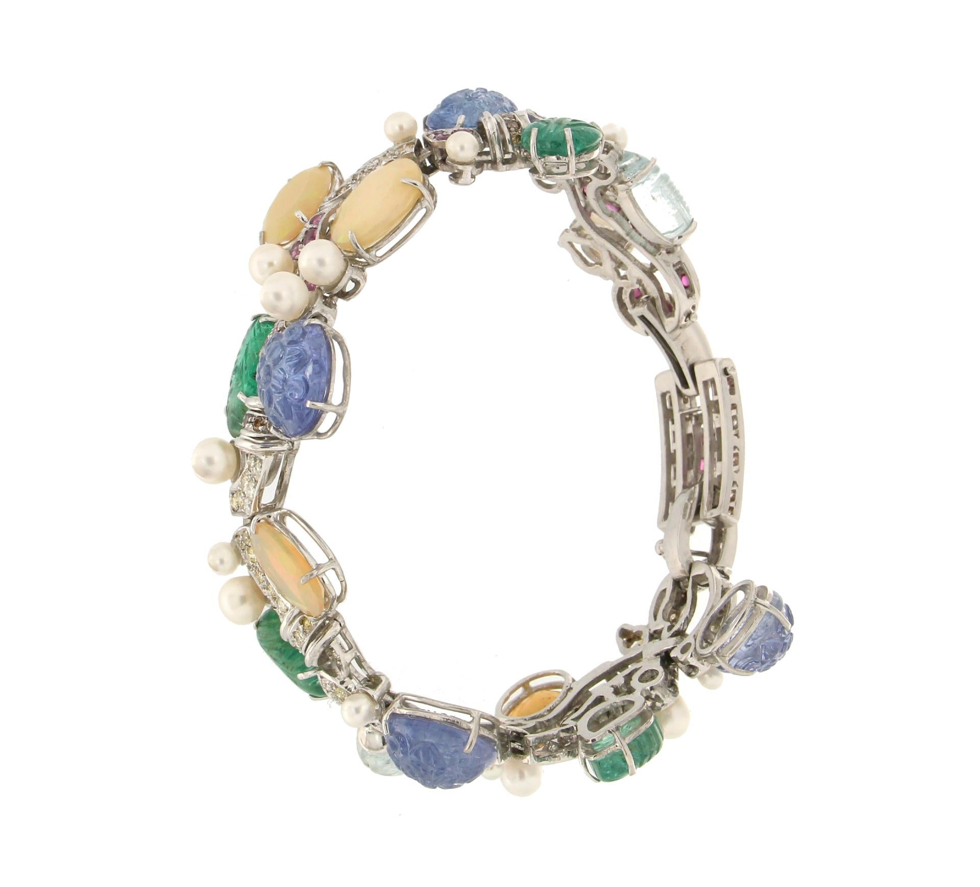 Bracelet manchette artisanal en or blanc 18 carats et diamants multicolores en vente 1