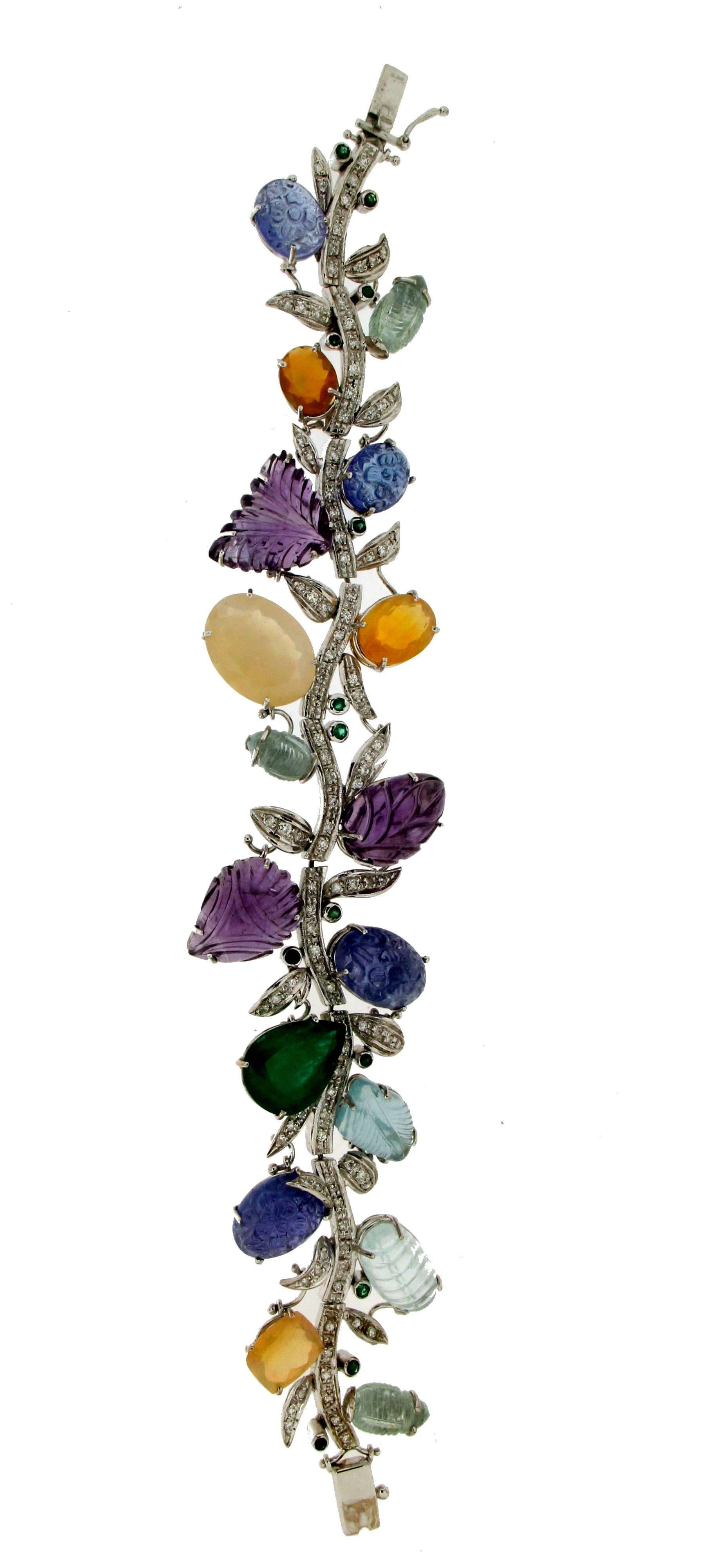 Taille mixte Bracelet manchette artisanal en or blanc 18 carats et diamants multicolores en vente