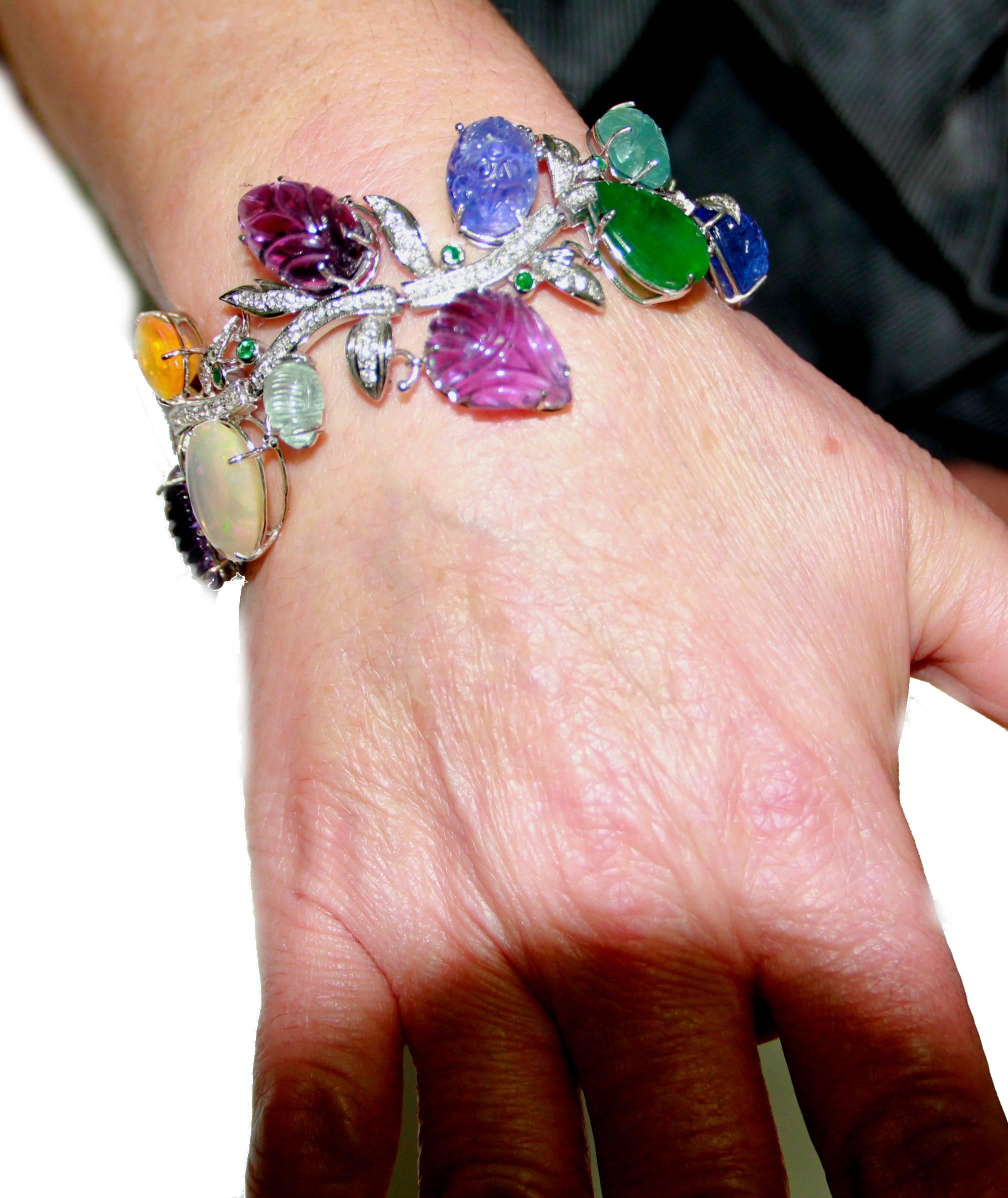 Bracelet manchette artisanal en or blanc 18 carats et diamants multicolores en vente 1