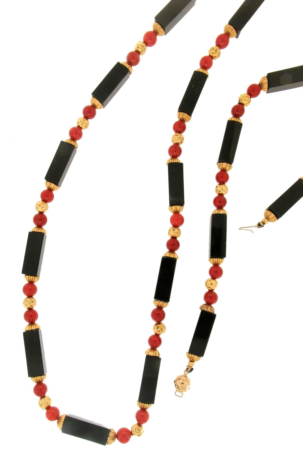 Artisan Handcraft Natural Coral 14 Karat Yellow Gold Onyx Rope Necklace For Sale