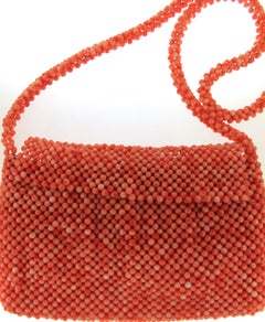Borsa artigianale in corallo naturale con perline intrecciate