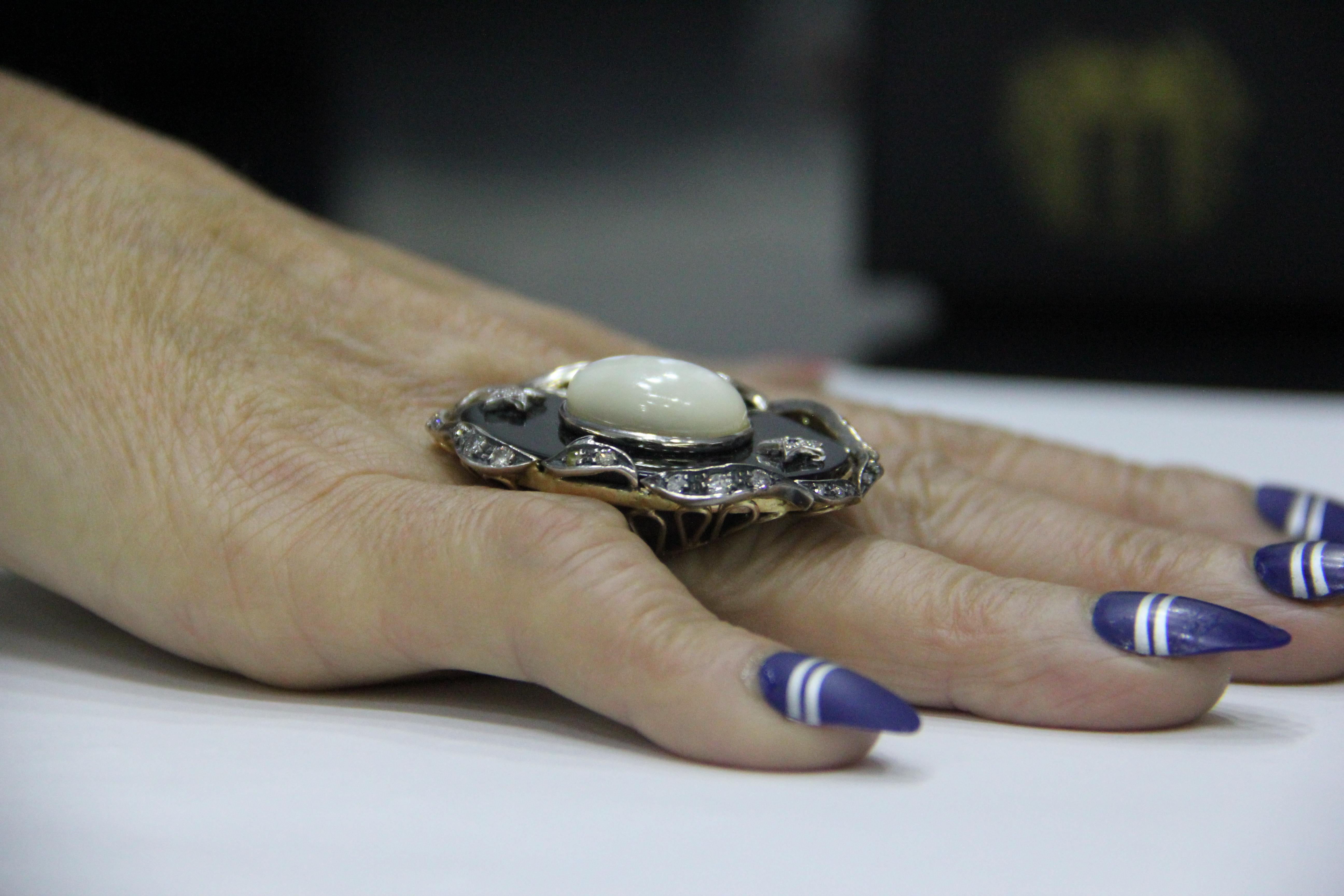 Handcraft Onyx 14 Karat Yellow Gold Mother of Pearl Diamonds Cocktail Ring For Sale 8