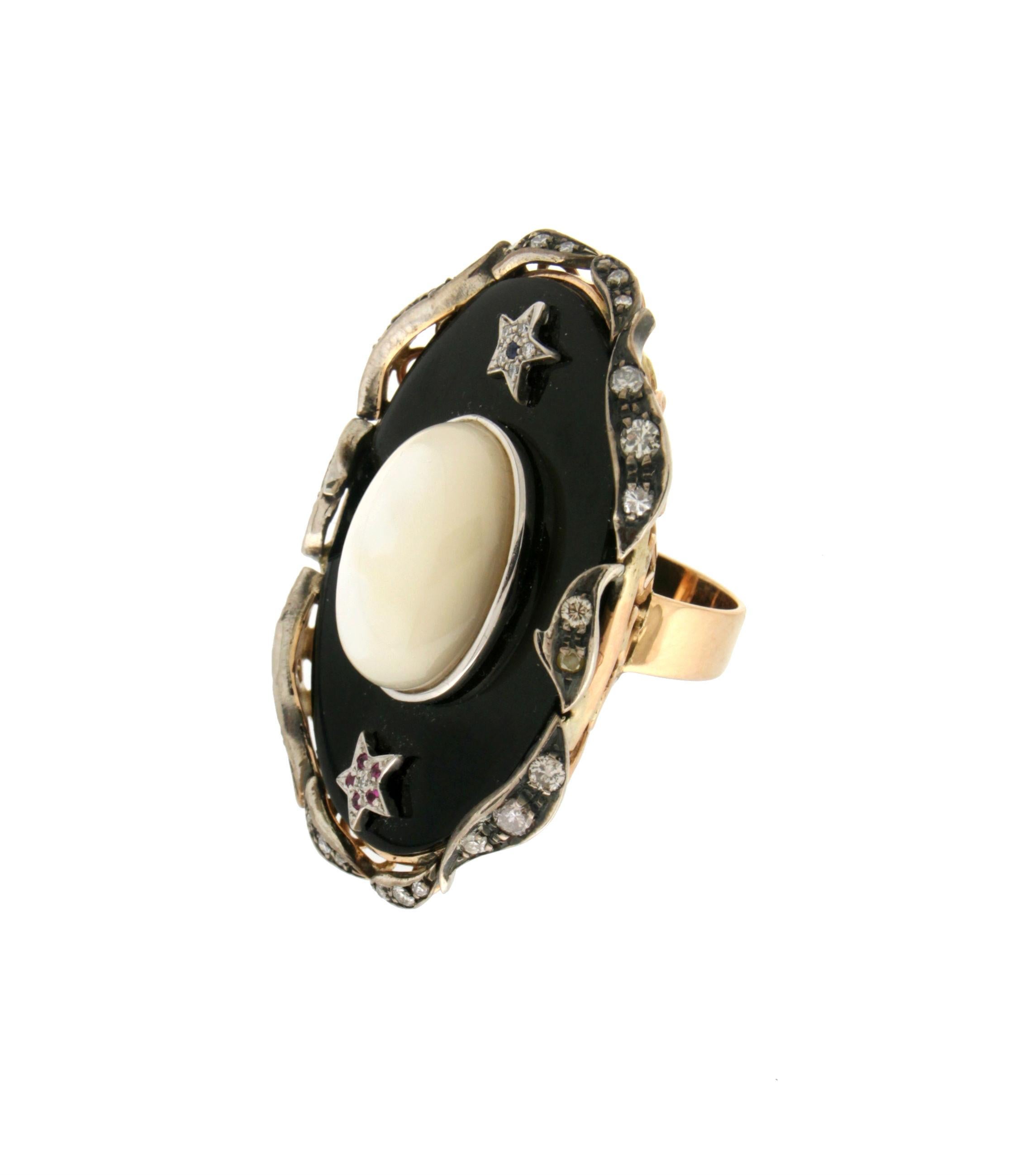 Handcraft Onyx 14 Karat Yellow Gold Mother of Pearl Diamonds Cocktail Ring In New Condition For Sale In Marcianise, IT