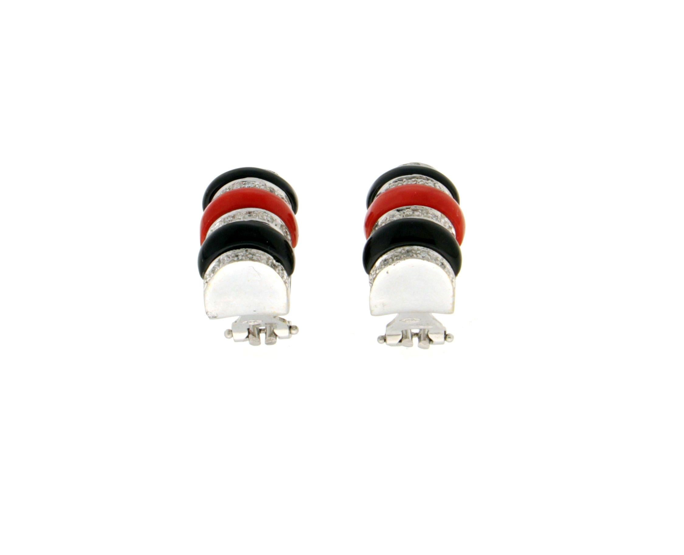 Handcraft Onyx 18 Karat White Gold Coral Diamonds Stud Earrings In New Condition For Sale In Marcianise, IT